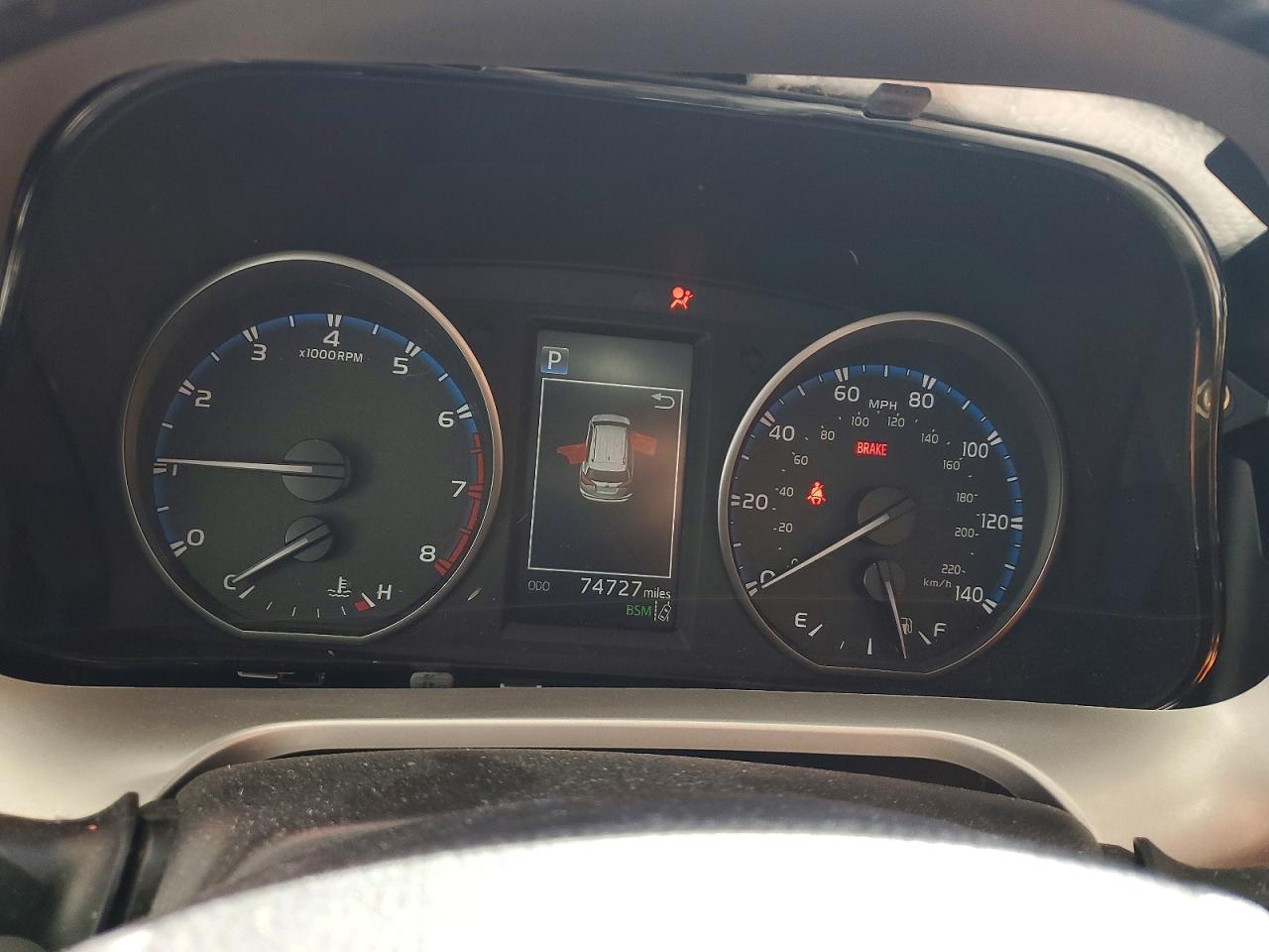 2018 Toyota Rav4 Xle Серебряный vin: JTMRFREV9JD257425