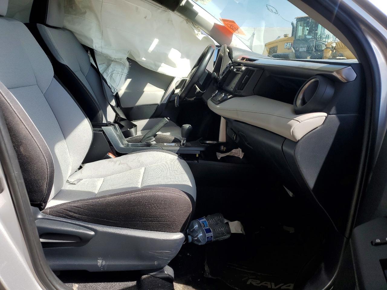2018 Toyota Rav4 Xle Серебряный vin: JTMRFREV9JD257425