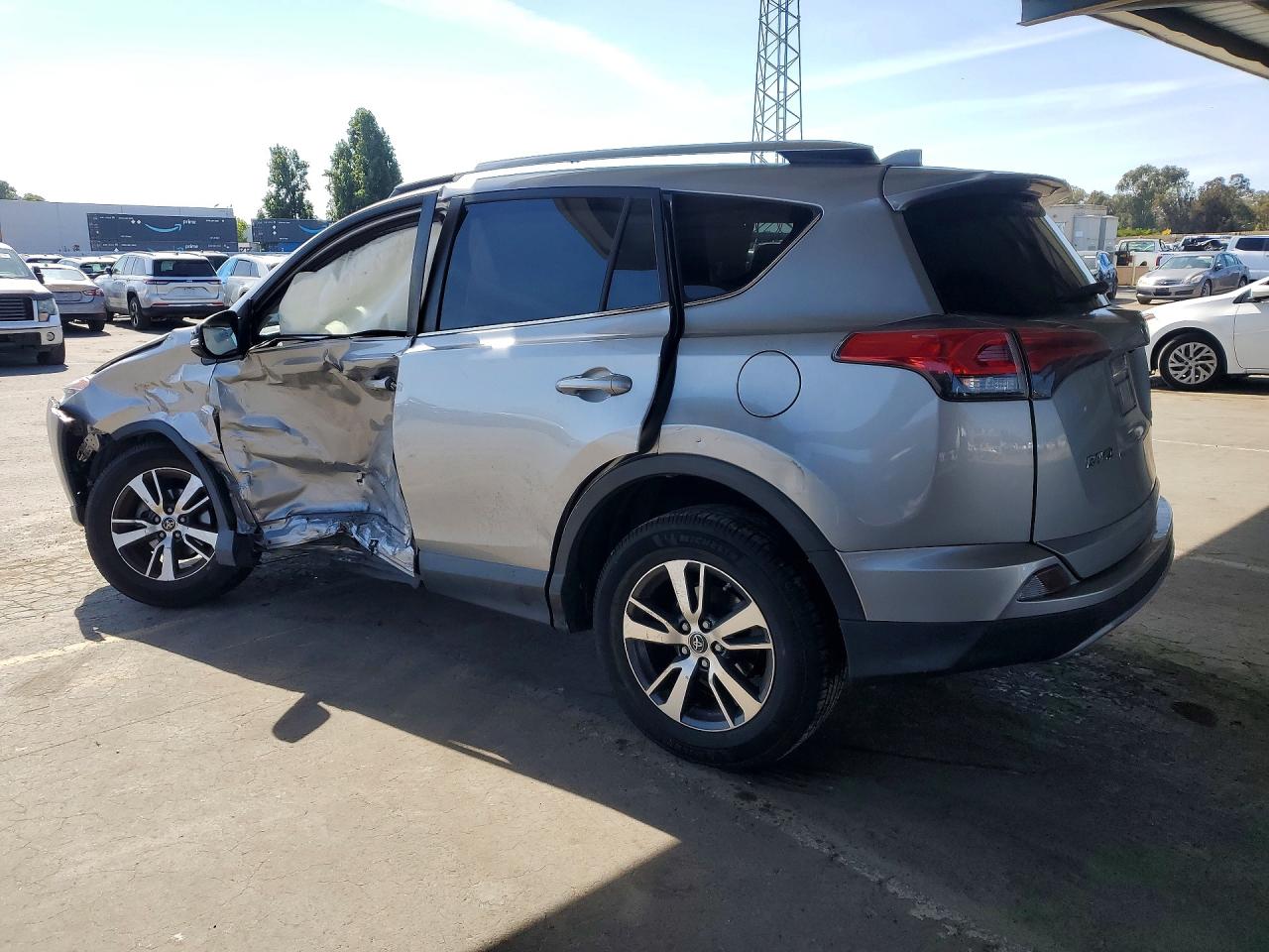 2018 Toyota Rav4 Xle Серебряный vin: JTMRFREV9JD257425