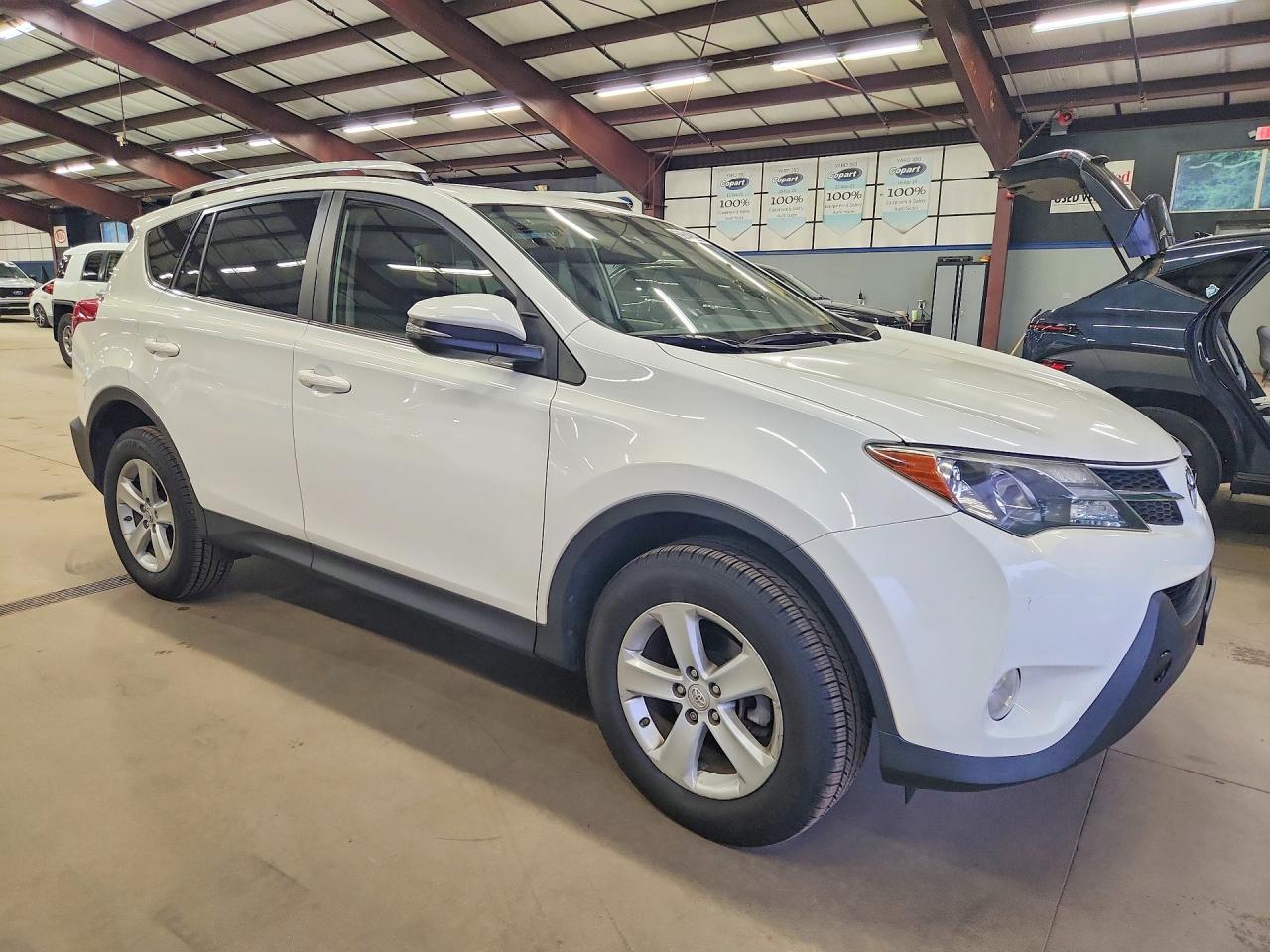 2014 Toyota Rav4 Xle White vin: JTMRFREVXED049009