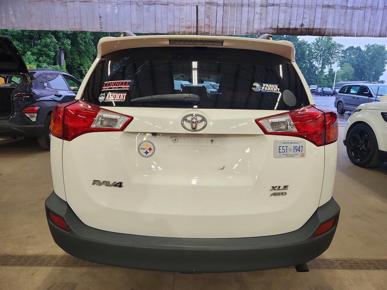 2014 Toyota Rav4 Xle White vin: JTMRFREVXED049009