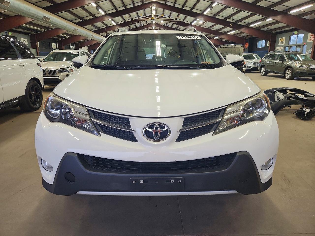 2014 Toyota Rav4 Xle White vin: JTMRFREVXED049009