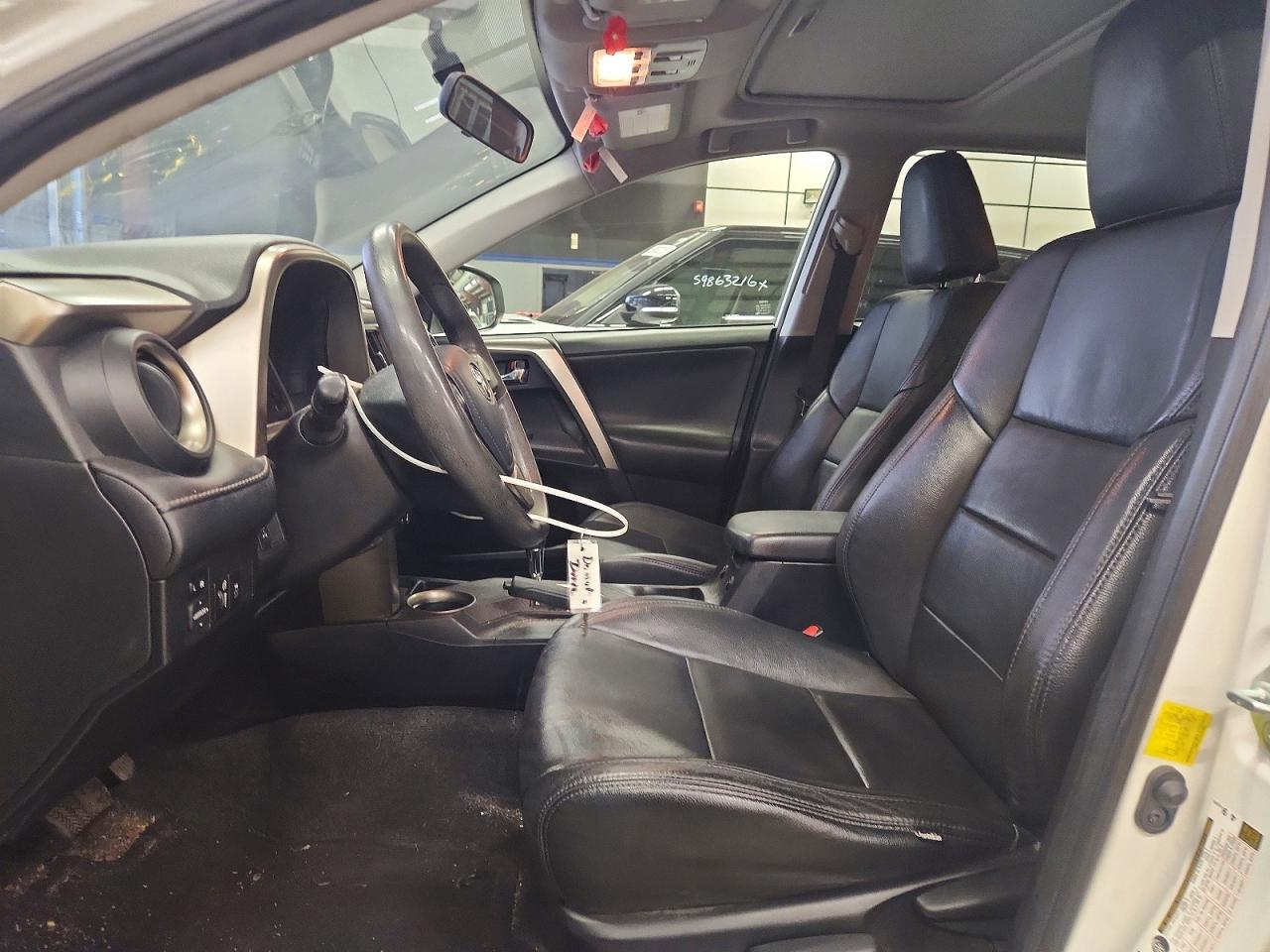 2014 Toyota Rav4 Xle White vin: JTMRFREVXED049009