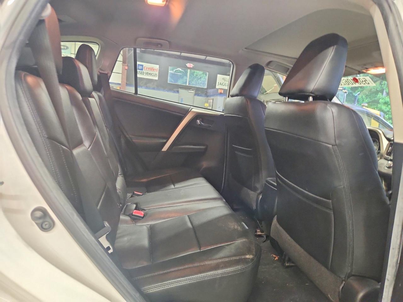 2014 Toyota Rav4 Xle White vin: JTMRFREVXED049009