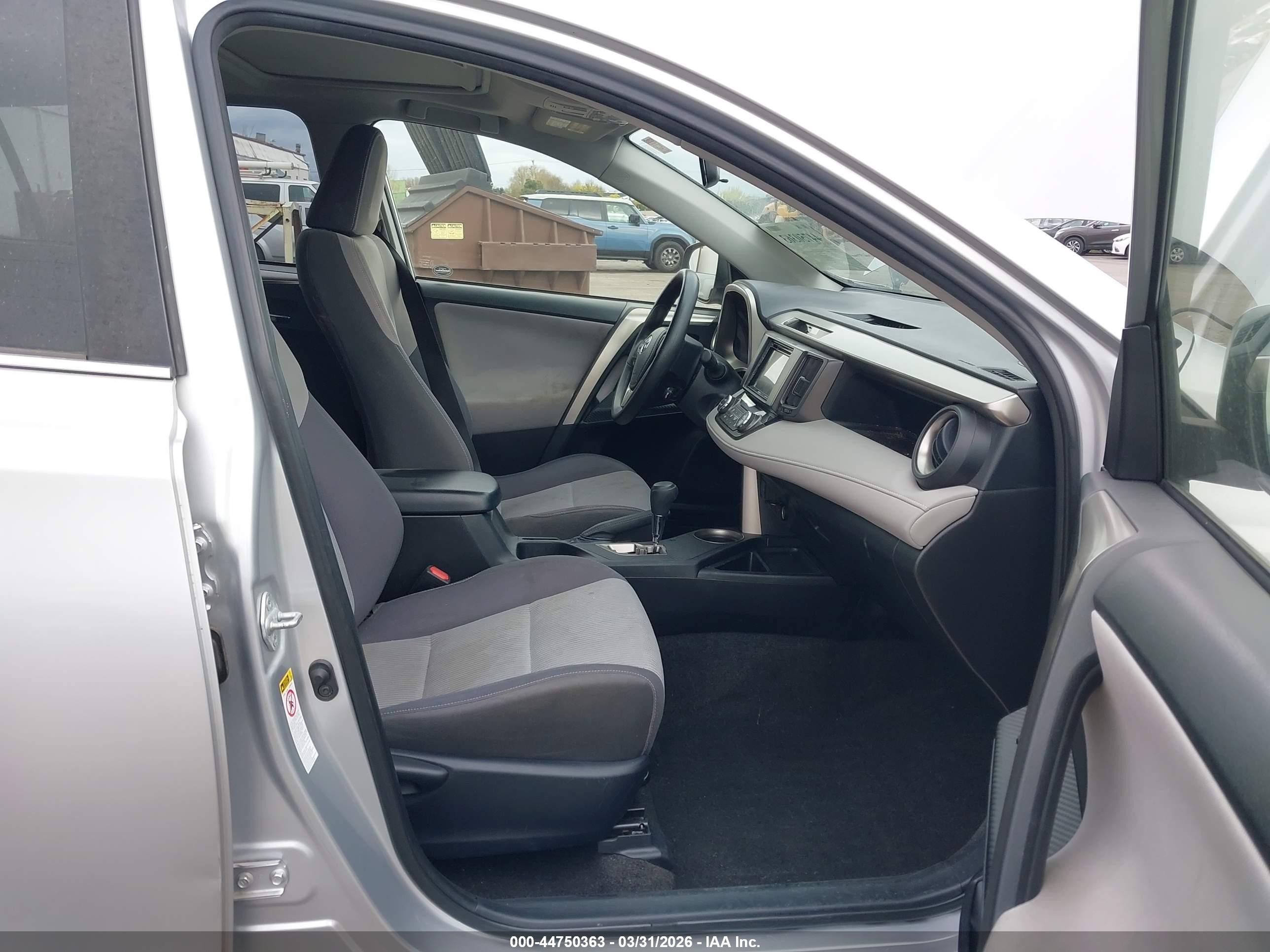 2014 Toyota Rav4 Xle Серебряный vin: JTMRFREVXED059572