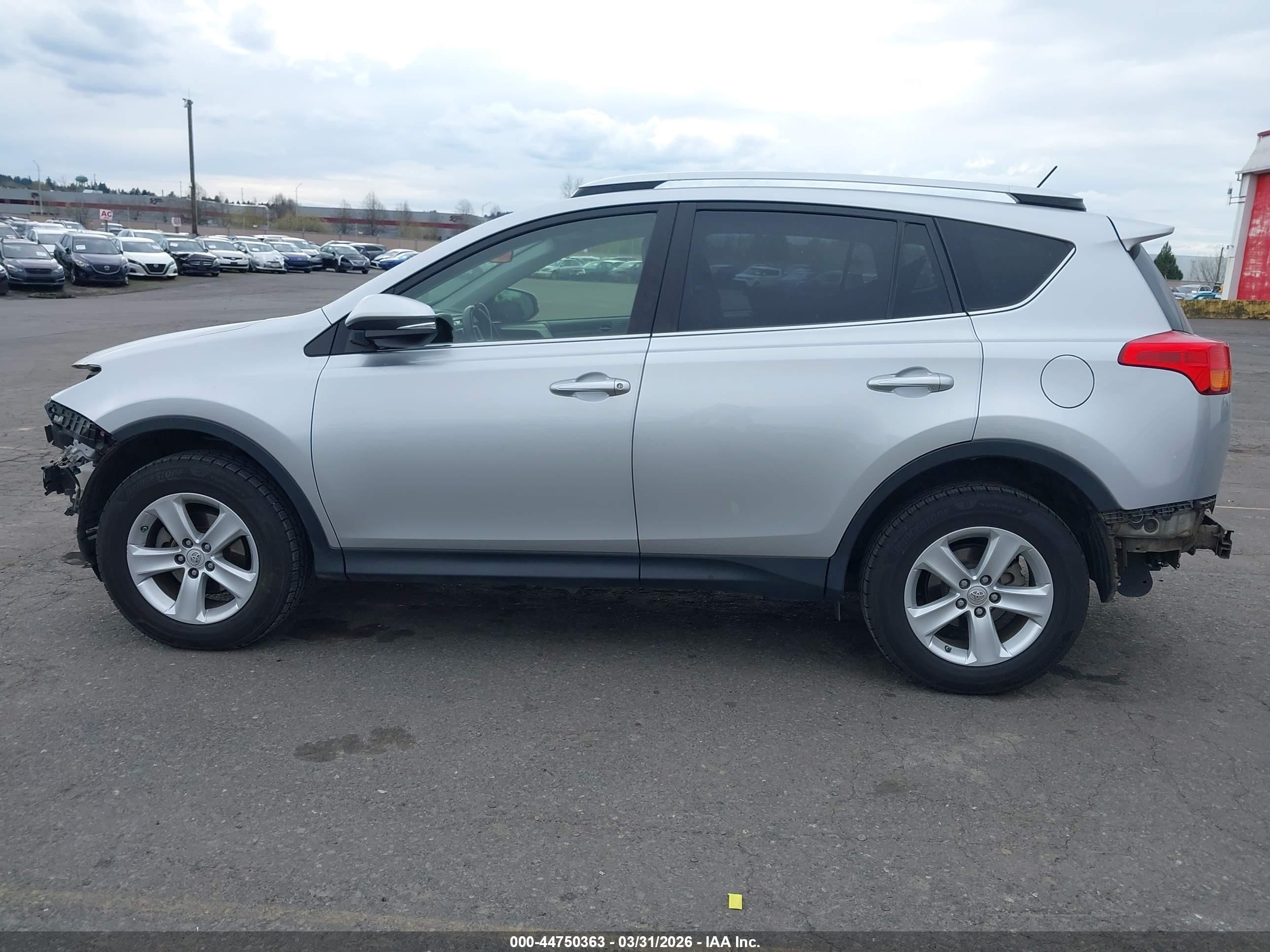 2014 Toyota Rav4 Xle Серебряный vin: JTMRFREVXED059572