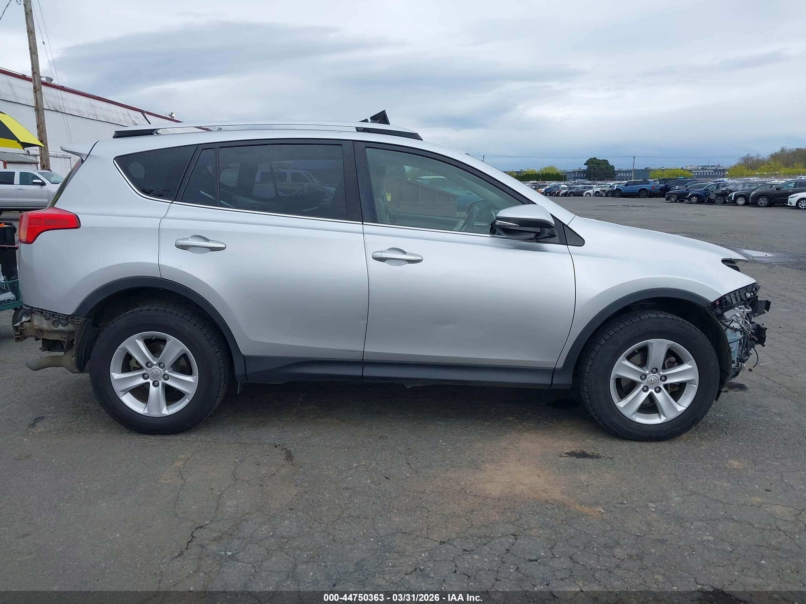 2014 Toyota Rav4 Xle Серебряный vin: JTMRFREVXED059572