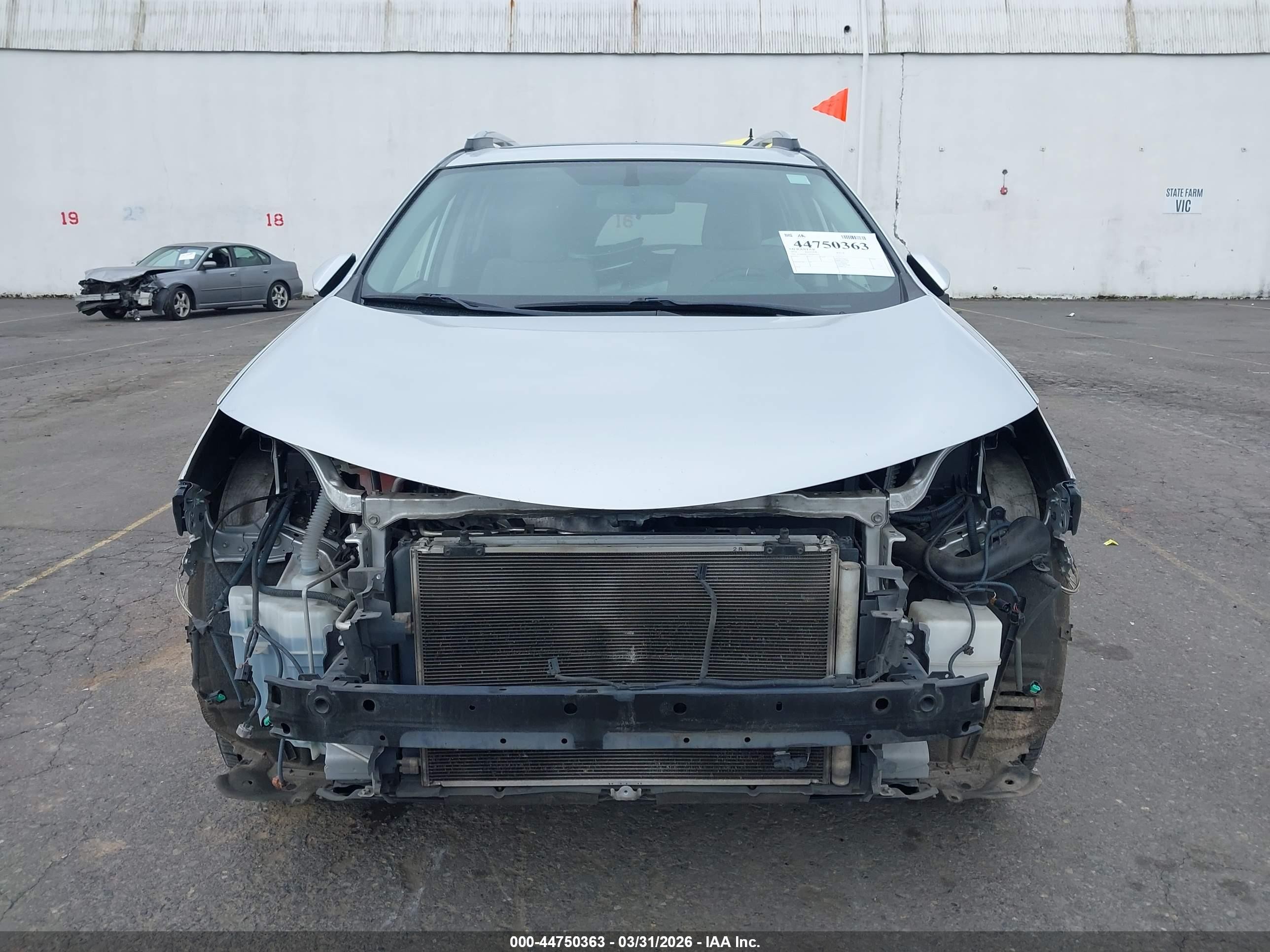 2014 Toyota Rav4 Xle Серебряный vin: JTMRFREVXED059572