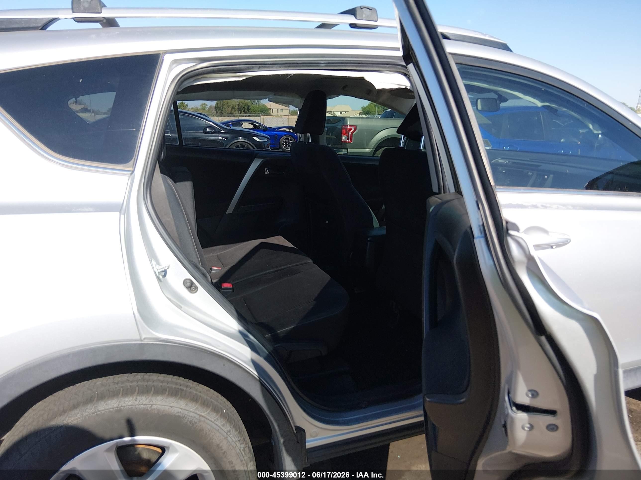 2014 Toyota Rav4 Xle Silver vin: JTMRFREVXED062973