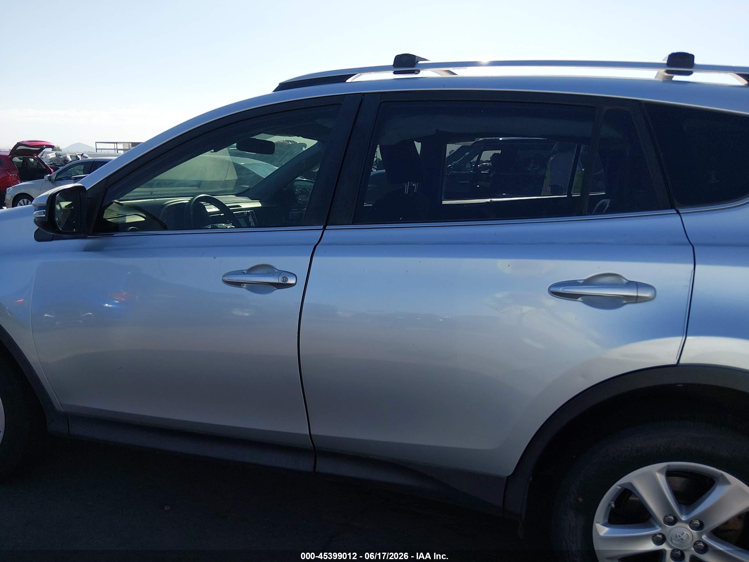 2014 Toyota Rav4 Xle Silver vin: JTMRFREVXED062973