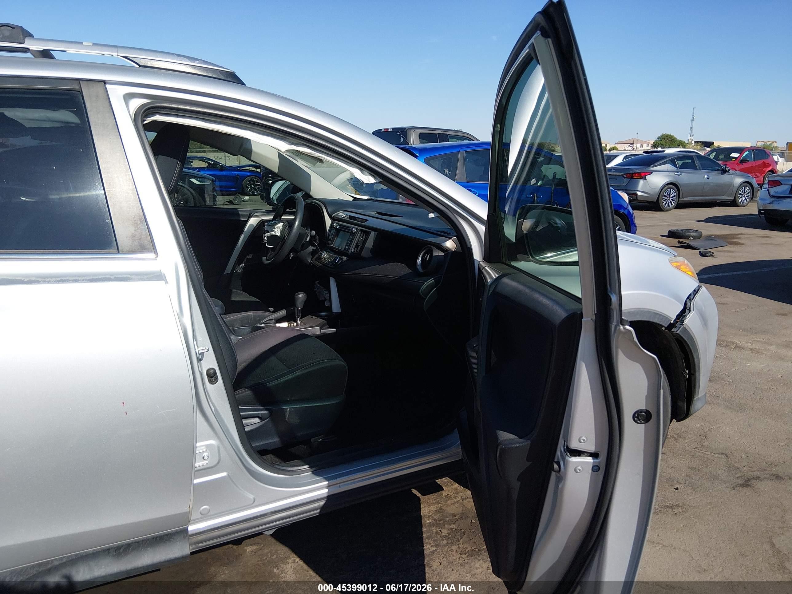 2014 Toyota Rav4 Xle Silver vin: JTMRFREVXED062973
