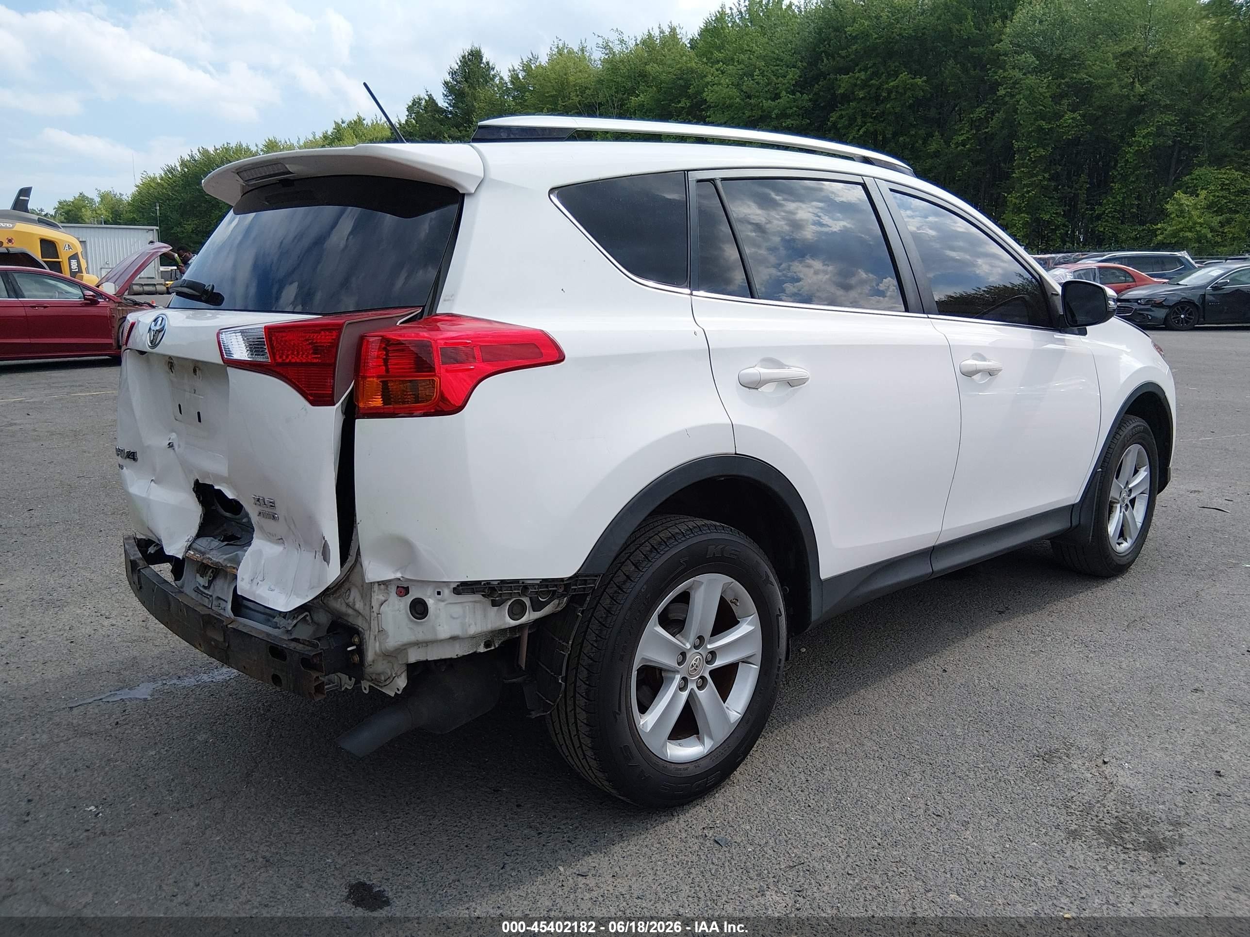 2014 Toyota Rav4 Xle White vin: JTMRFREVXED094032
