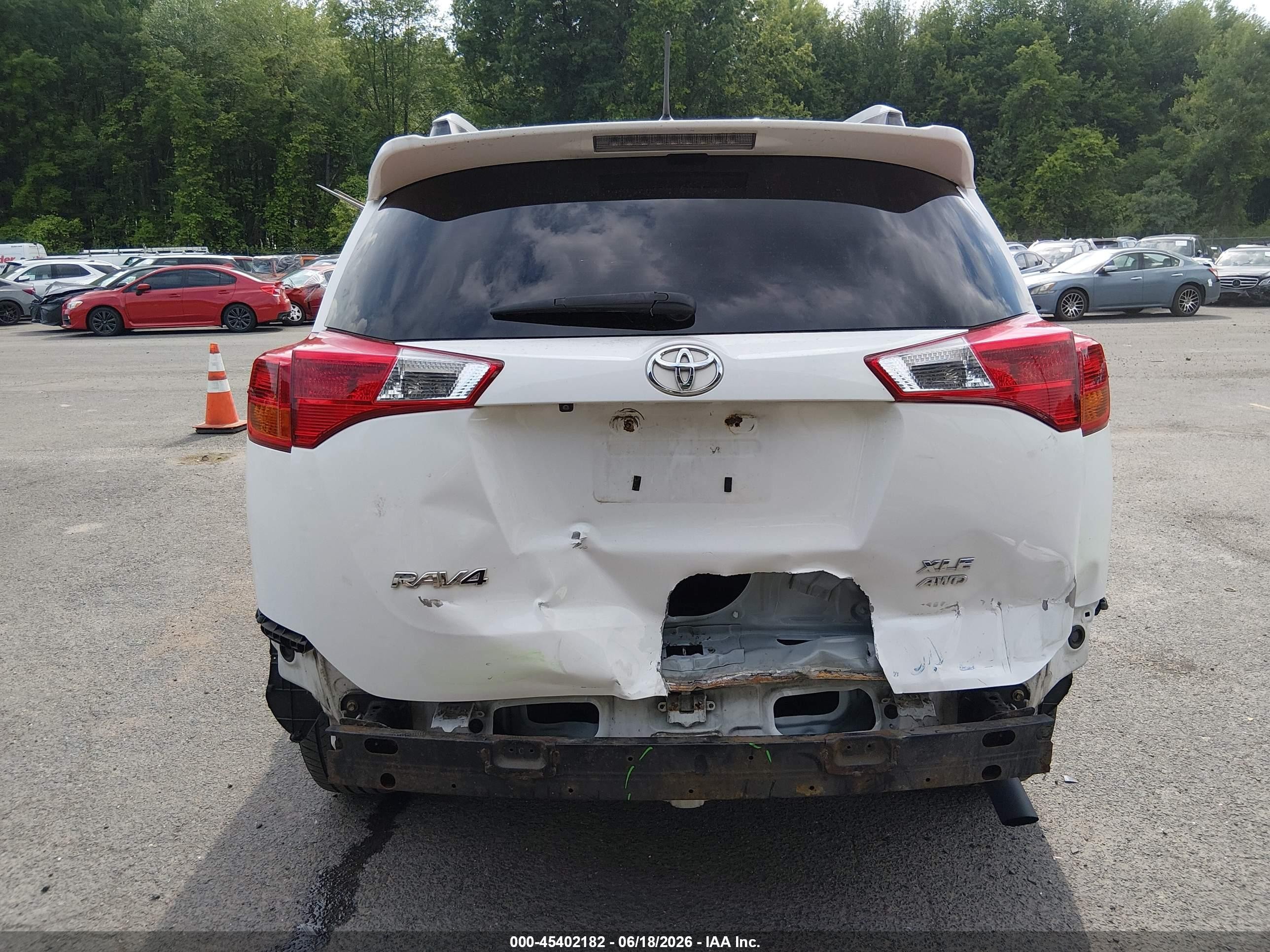 2014 Toyota Rav4 Xle White vin: JTMRFREVXED094032