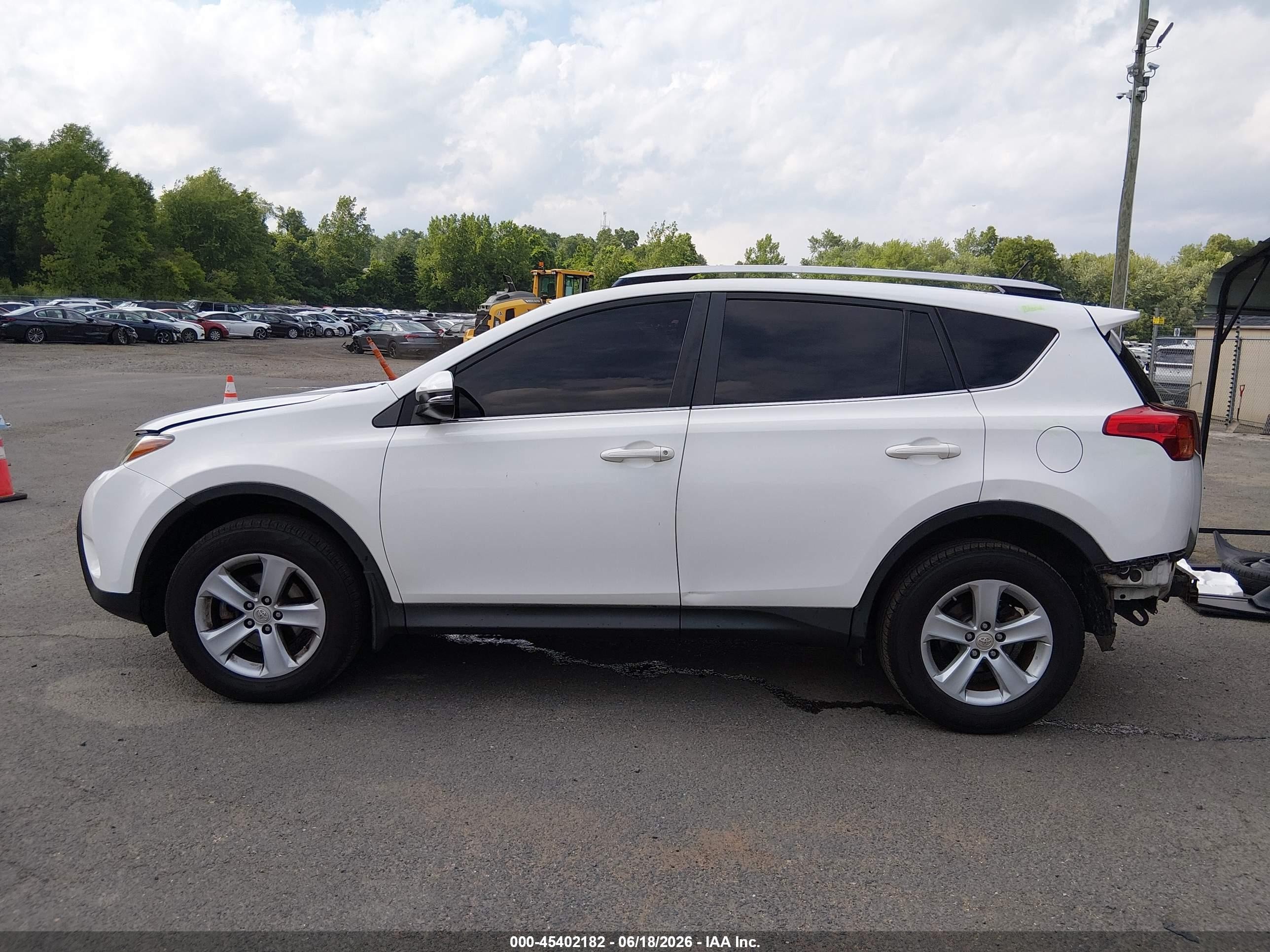 2014 Toyota Rav4 Xle White vin: JTMRFREVXED094032