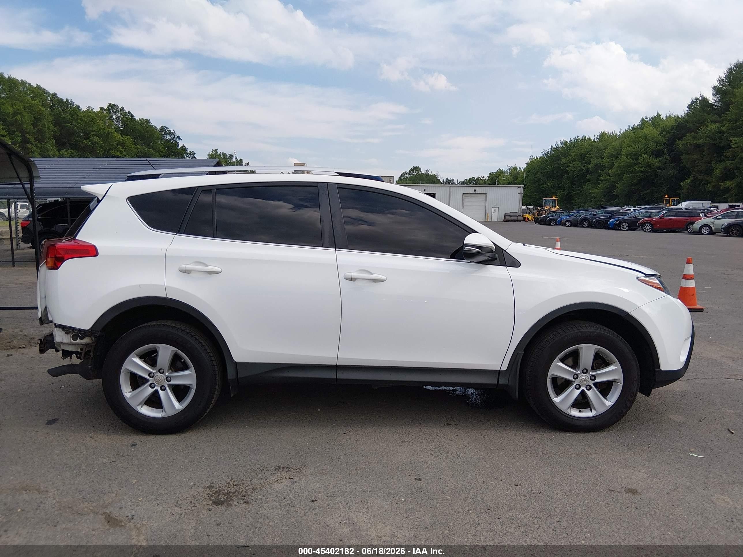 2014 Toyota Rav4 Xle White vin: JTMRFREVXED094032