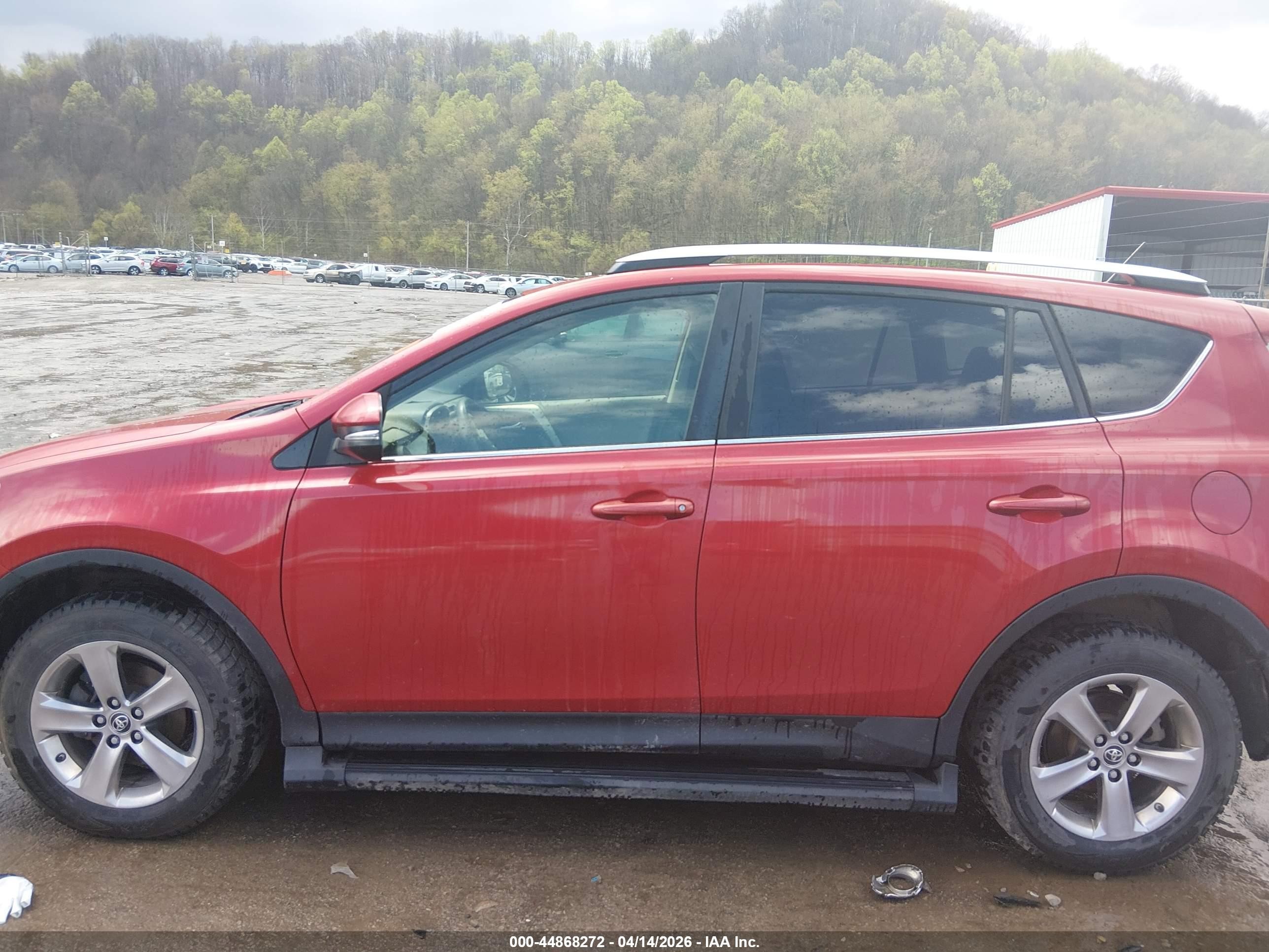 2015 Toyota Rav4 Xle Red vin: JTMRFREVXFD112661