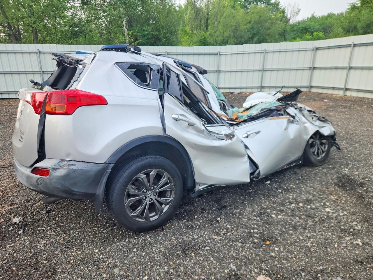 2015 Toyota Rav4 Xle Silver vin: JTMRFREVXFD114605