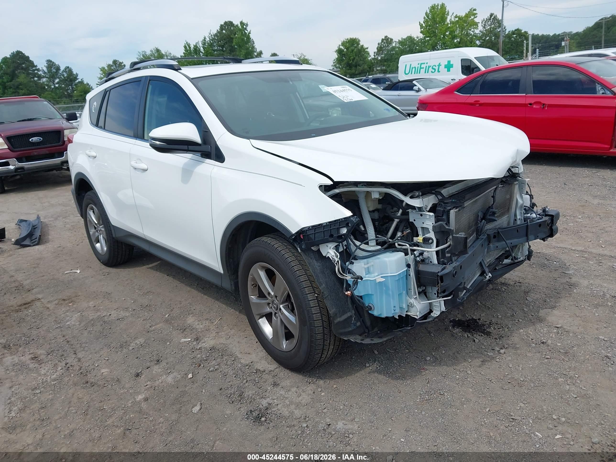 2015 Toyota Rav4 Xle Белый vin: JTMRFREVXFD117472