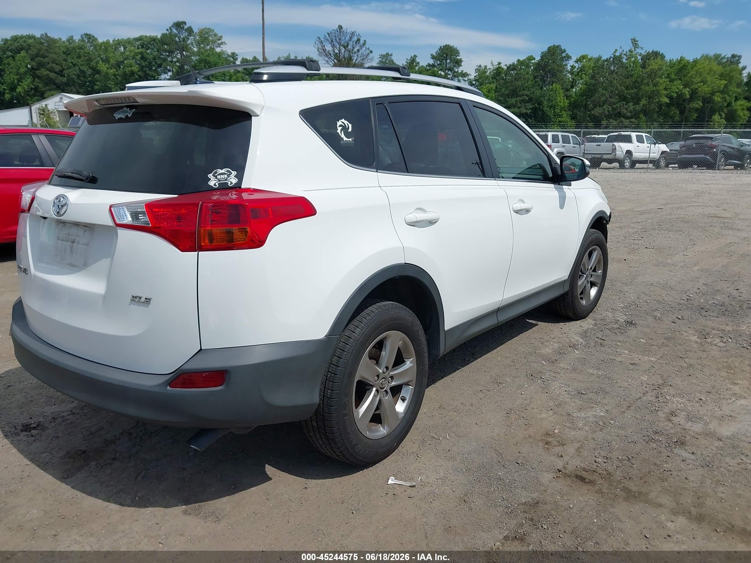 2015 Toyota Rav4 Xle White vin: JTMRFREVXFD117472
