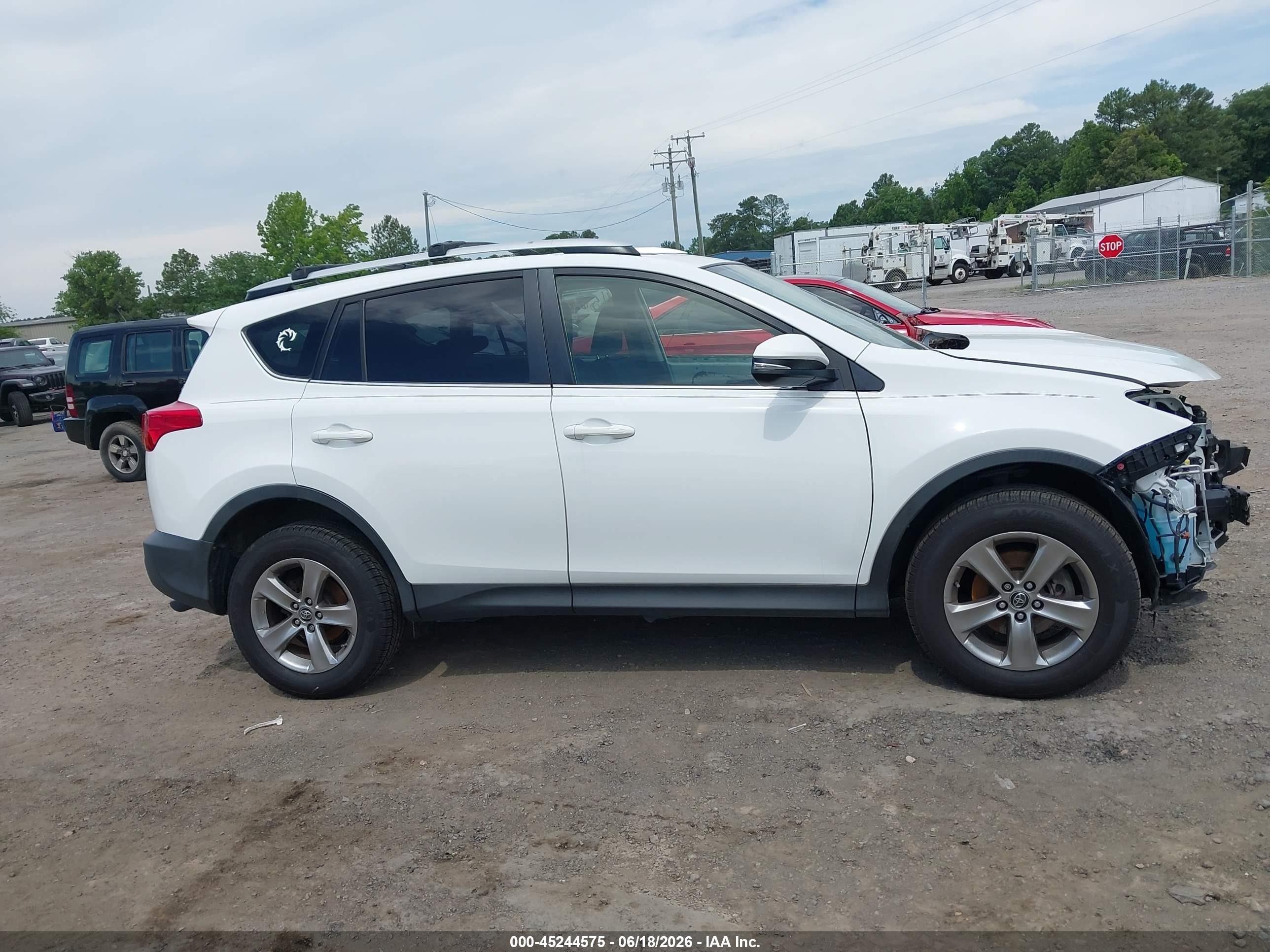 2015 Toyota Rav4 Xle White vin: JTMRFREVXFD117472