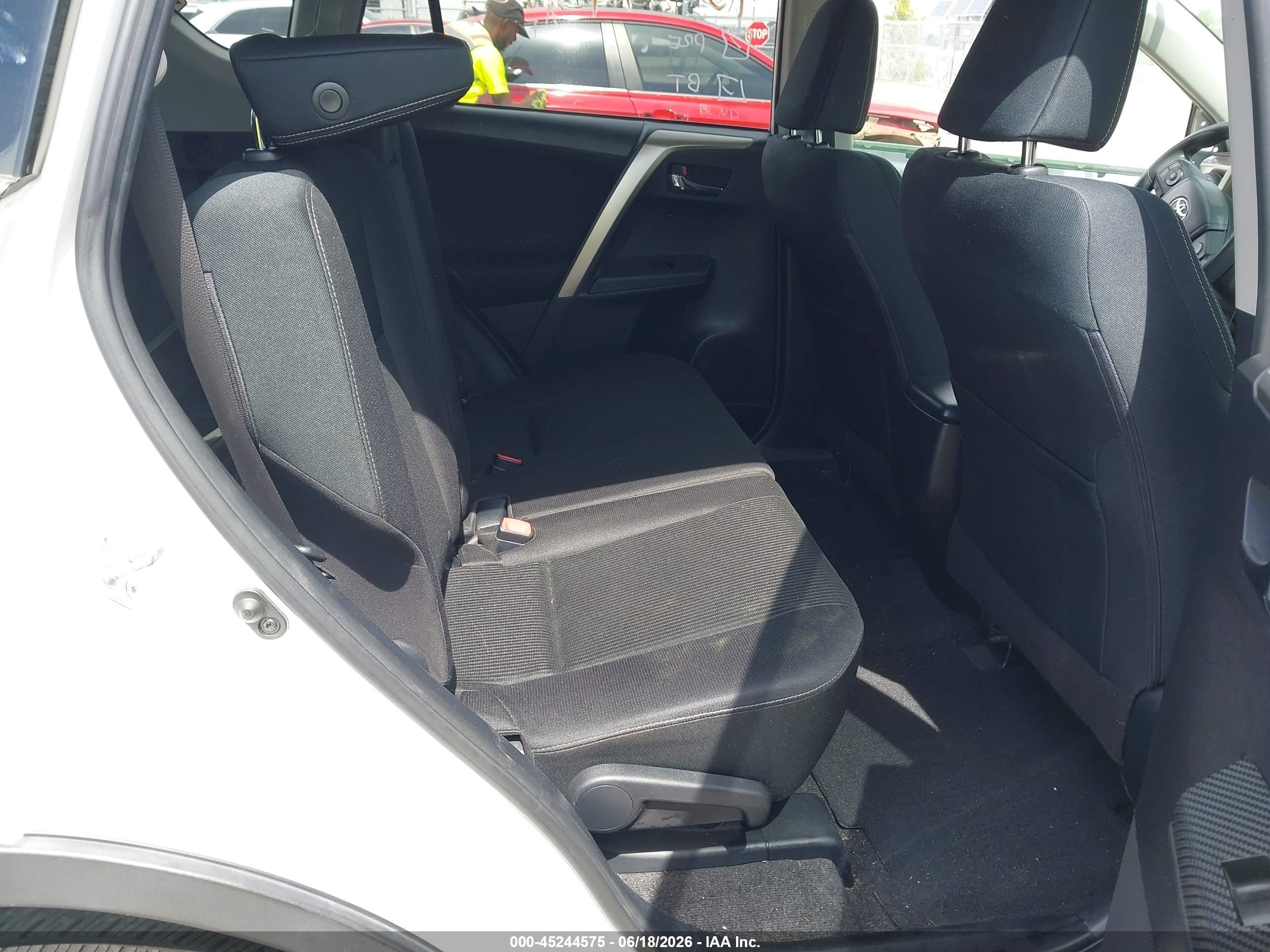 2015 Toyota Rav4 Xle White vin: JTMRFREVXFD117472