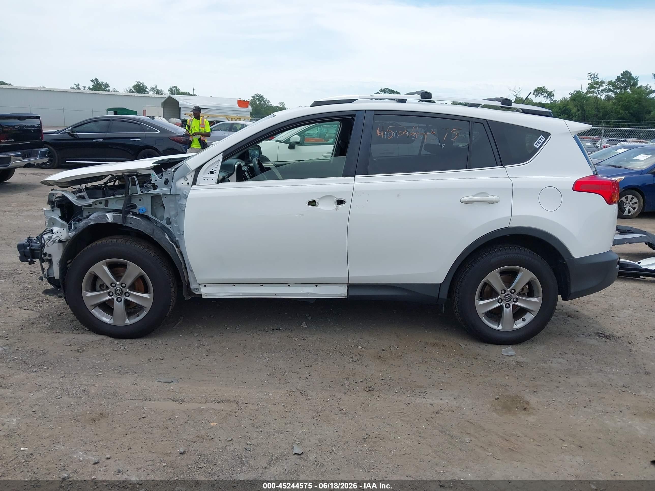 2015 Toyota Rav4 Xle White vin: JTMRFREVXFD117472