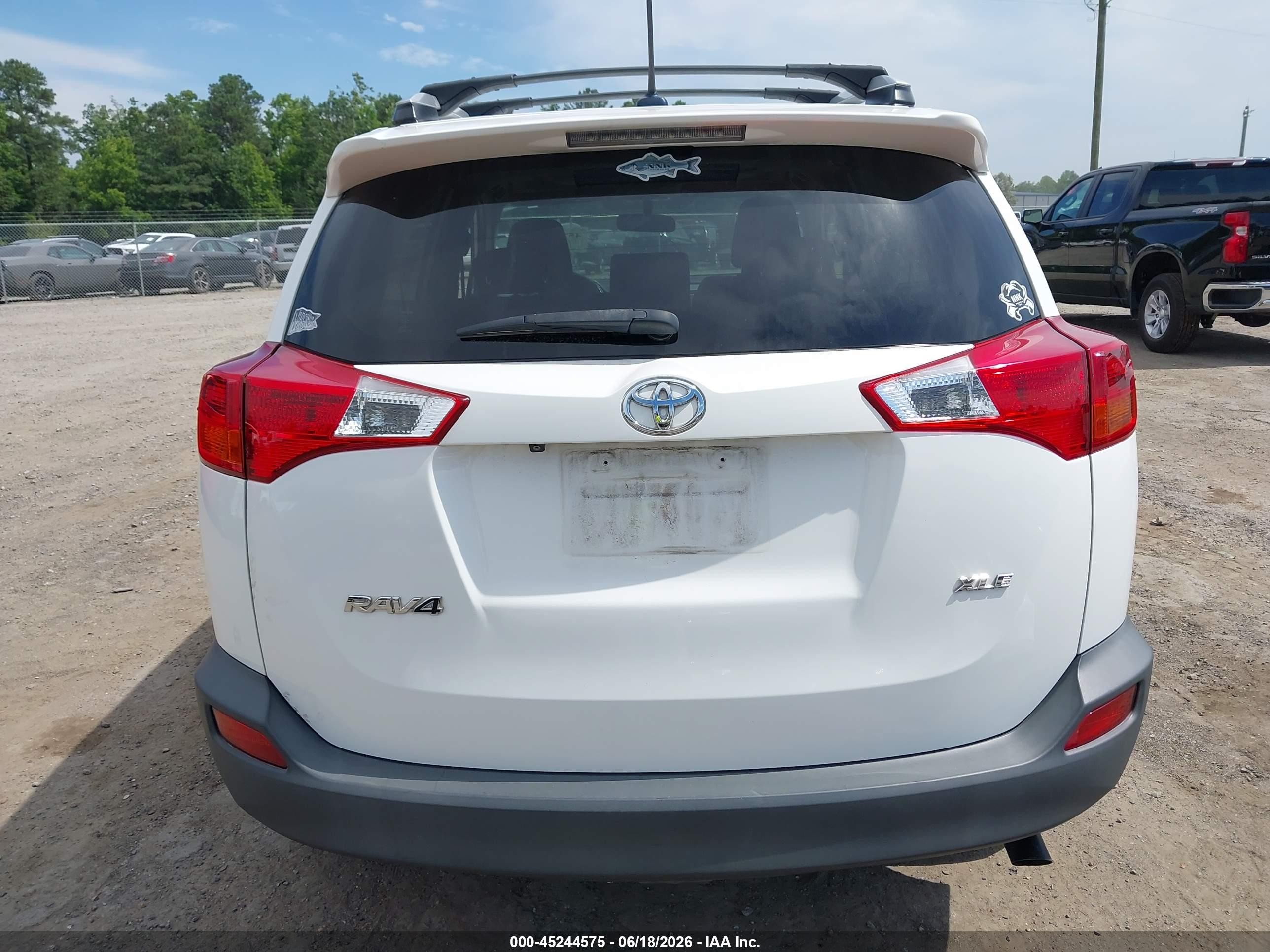2015 Toyota Rav4 Xle White vin: JTMRFREVXFD117472