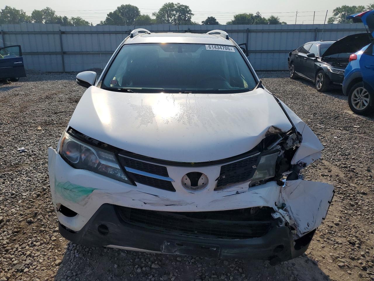 2015 Toyota Rav4 Xle White vin: JTMRFREVXFD119447