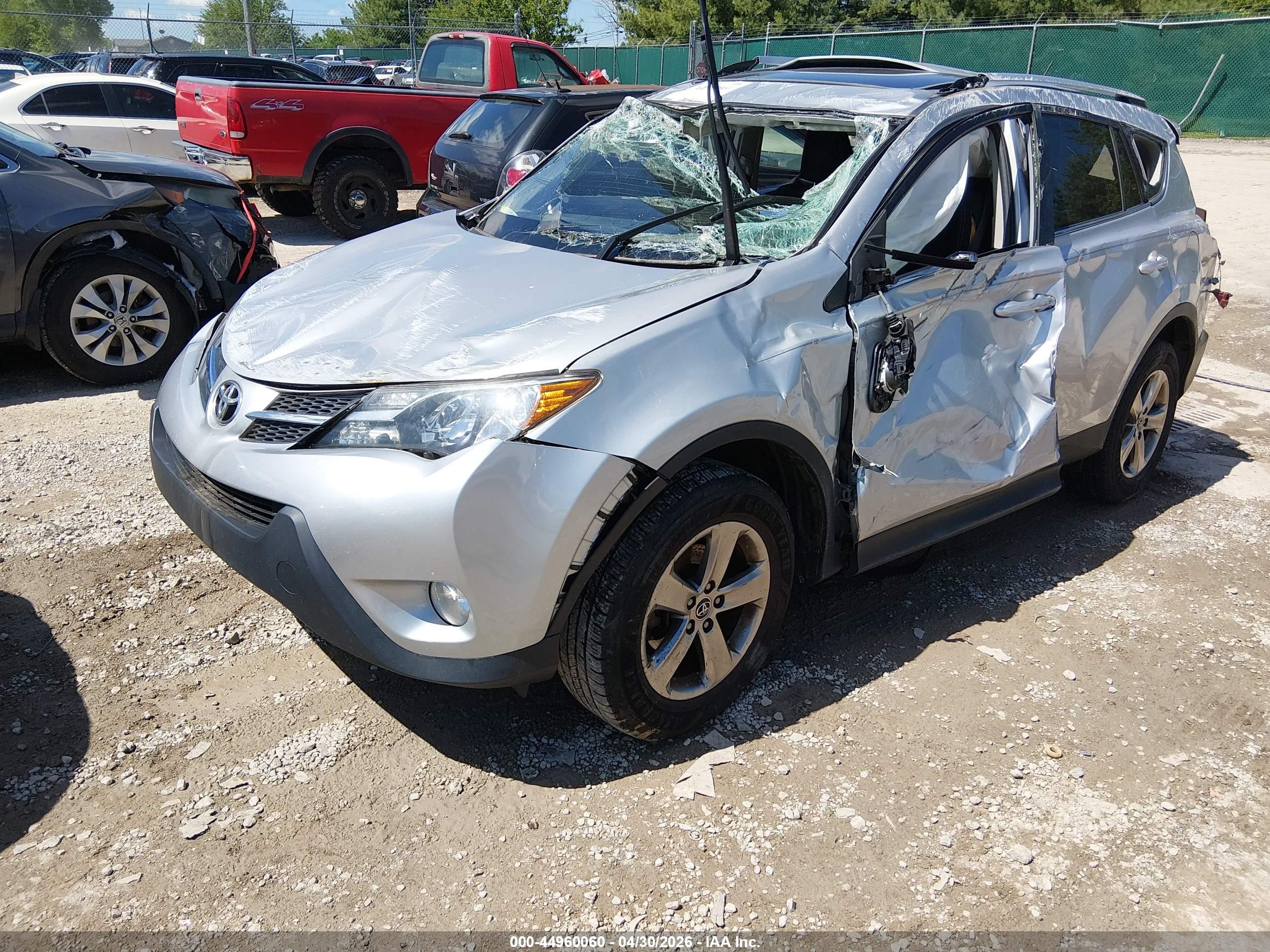 2015 Toyota Rav4 Xle Silver vin: JTMRFREVXFD127449