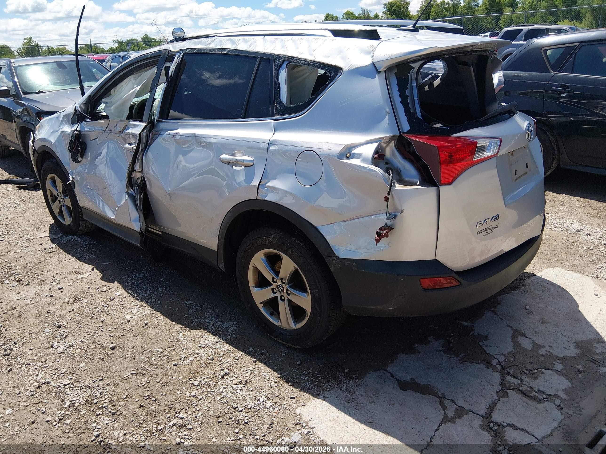 2015 Toyota Rav4 Xle Silver vin: JTMRFREVXFD127449