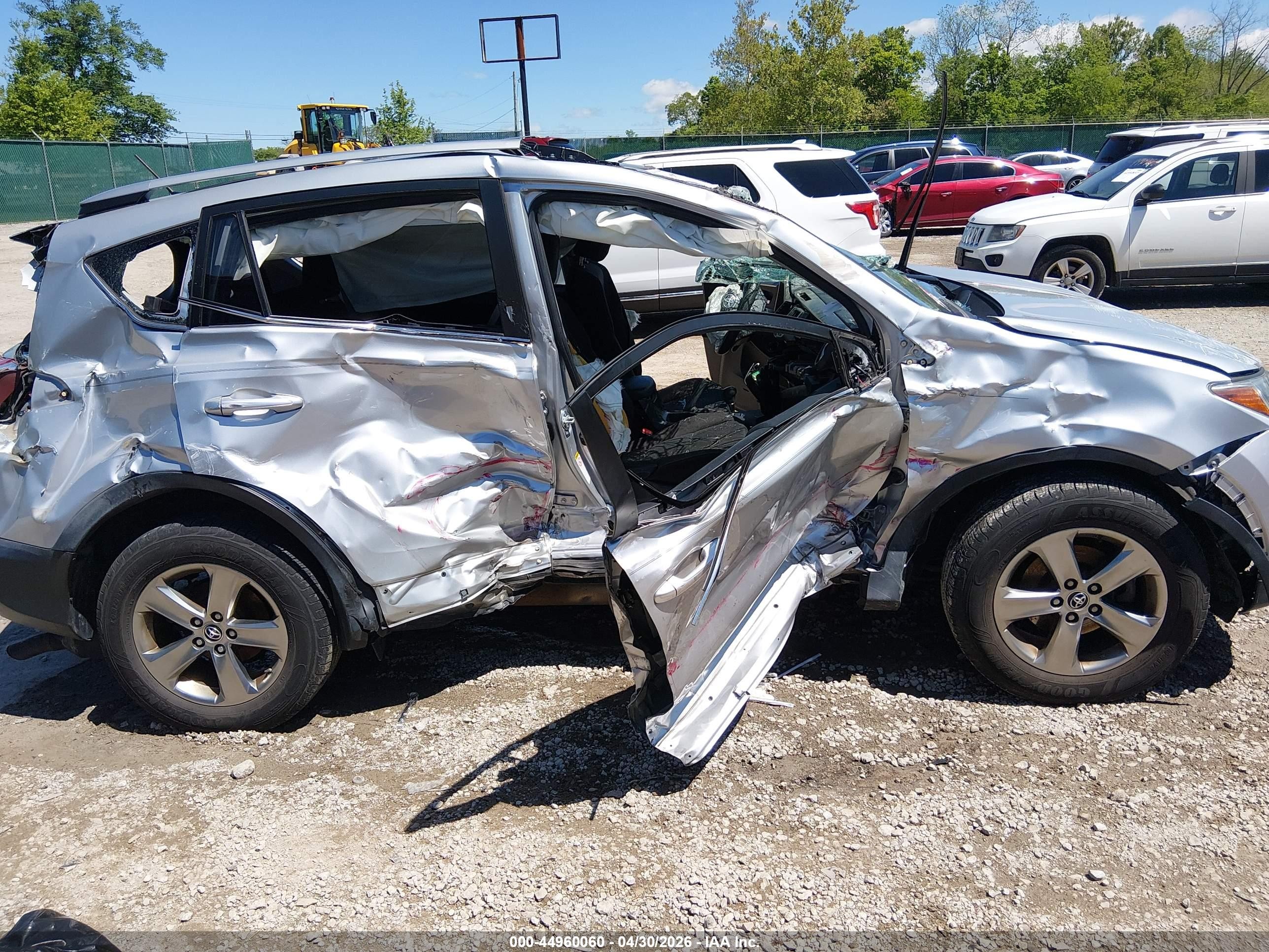 2015 Toyota Rav4 Xle Silver vin: JTMRFREVXFD127449