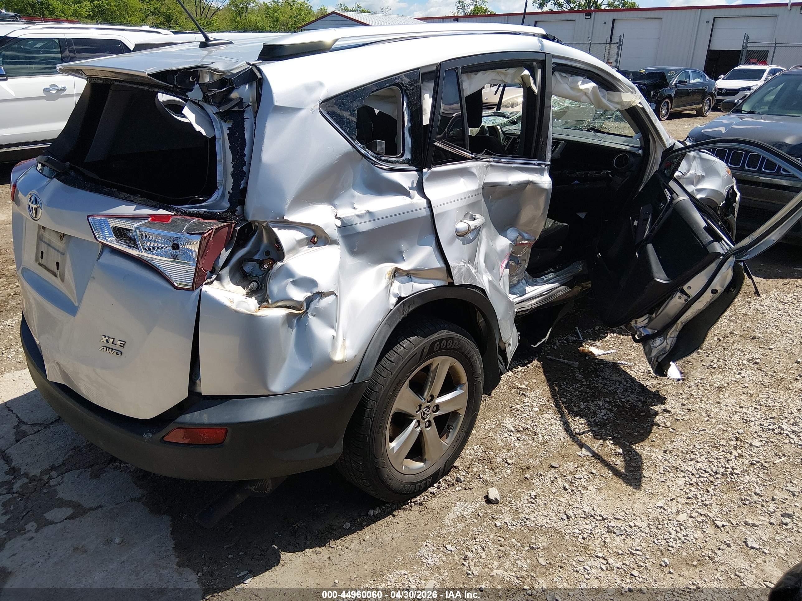 2015 Toyota Rav4 Xle Silver vin: JTMRFREVXFD127449
