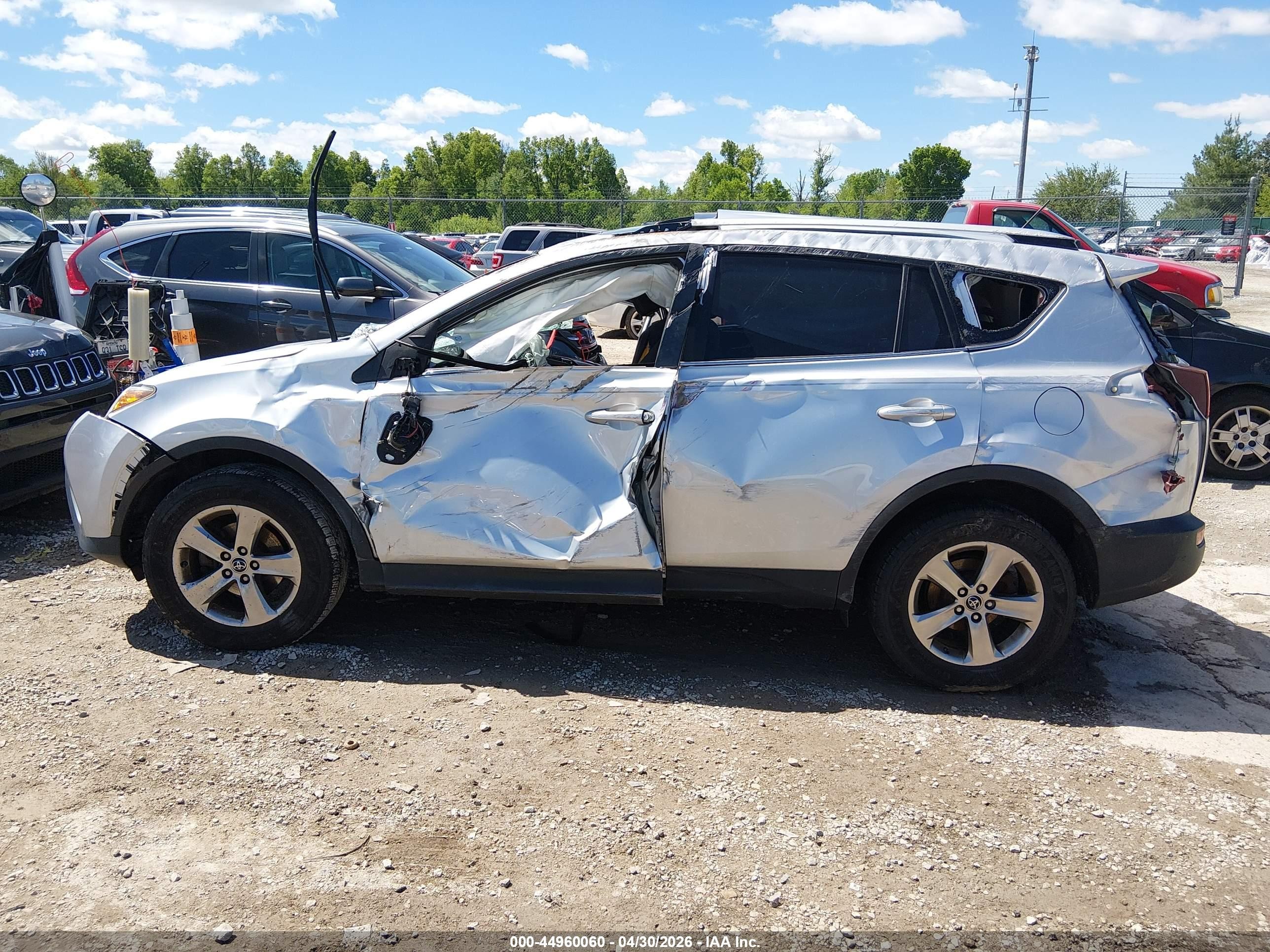 2015 Toyota Rav4 Xle Silver vin: JTMRFREVXFD127449