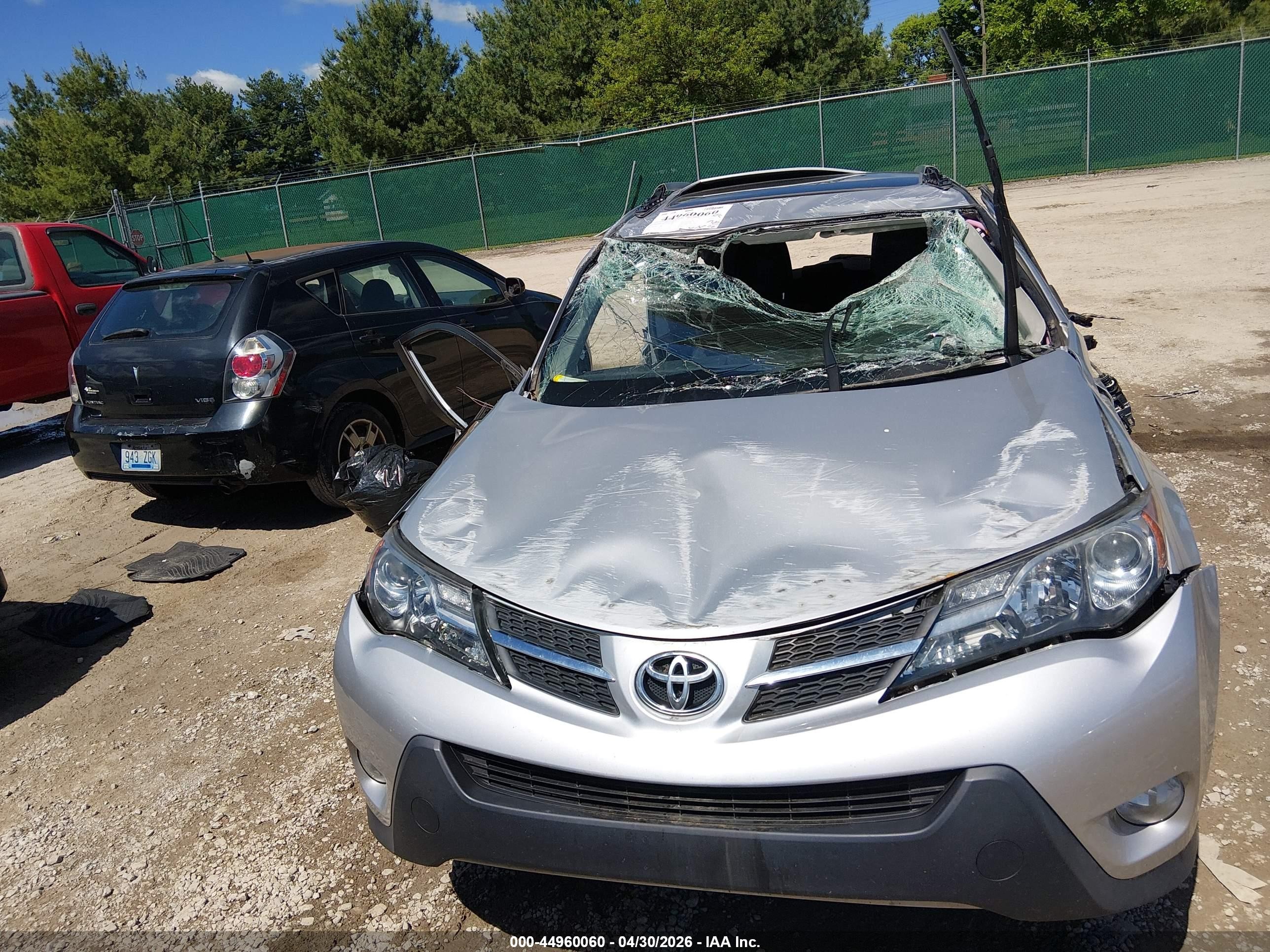 2015 Toyota Rav4 Xle Silver vin: JTMRFREVXFD127449