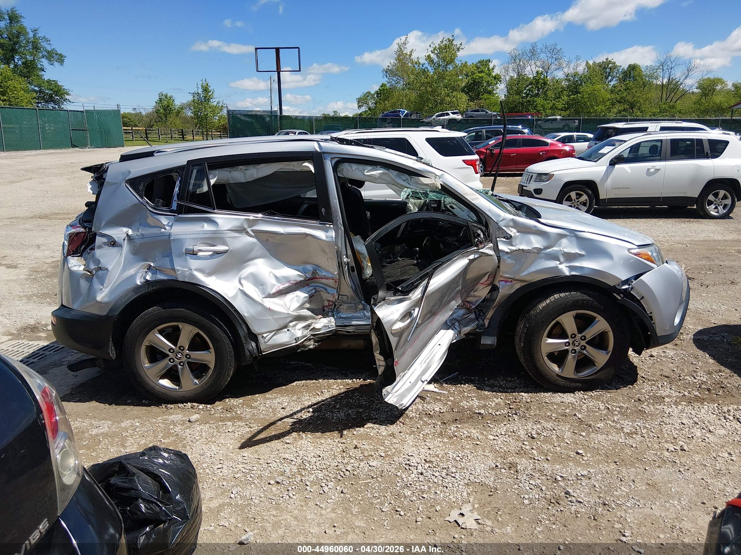 2015 Toyota Rav4 Xle Silver vin: JTMRFREVXFD127449
