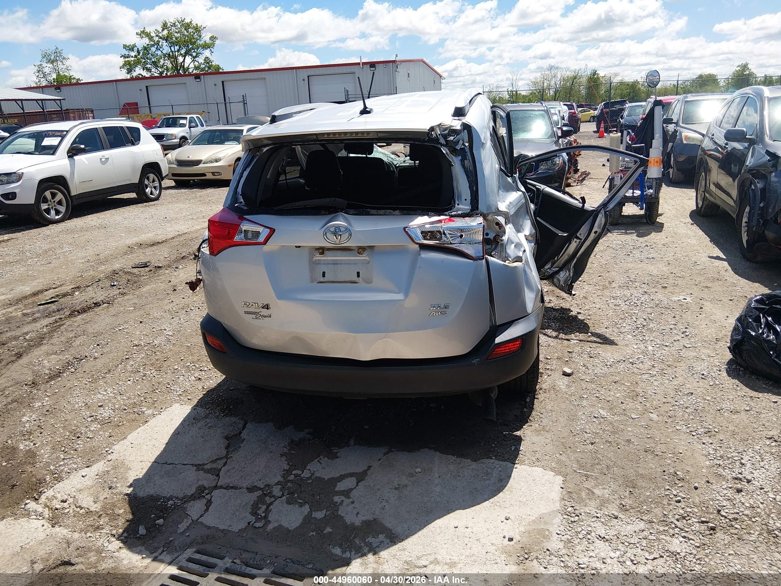 2015 Toyota Rav4 Xle Silver vin: JTMRFREVXFD127449