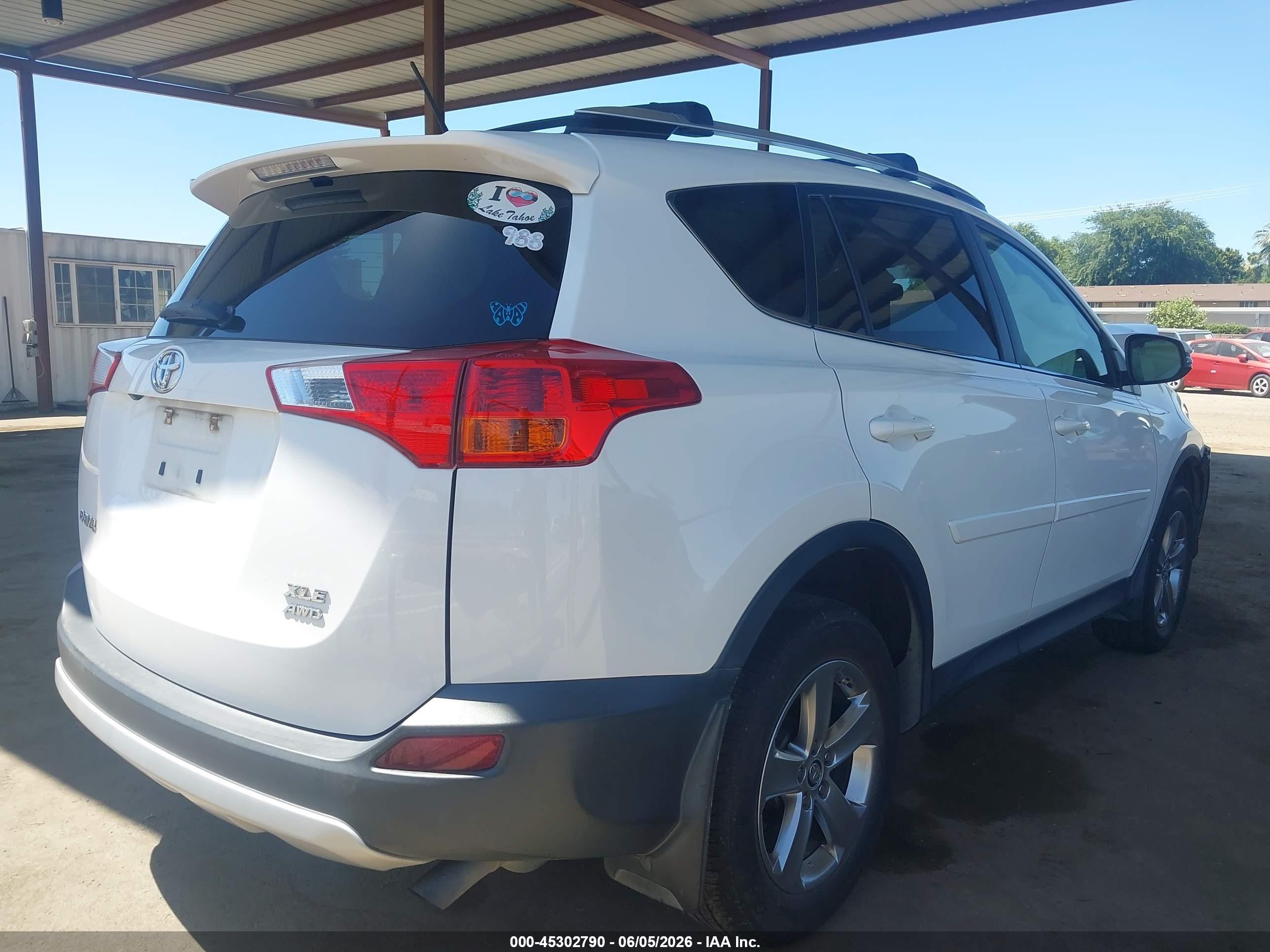 2015 Toyota Rav4 Xle White vin: JTMRFREVXFD131548