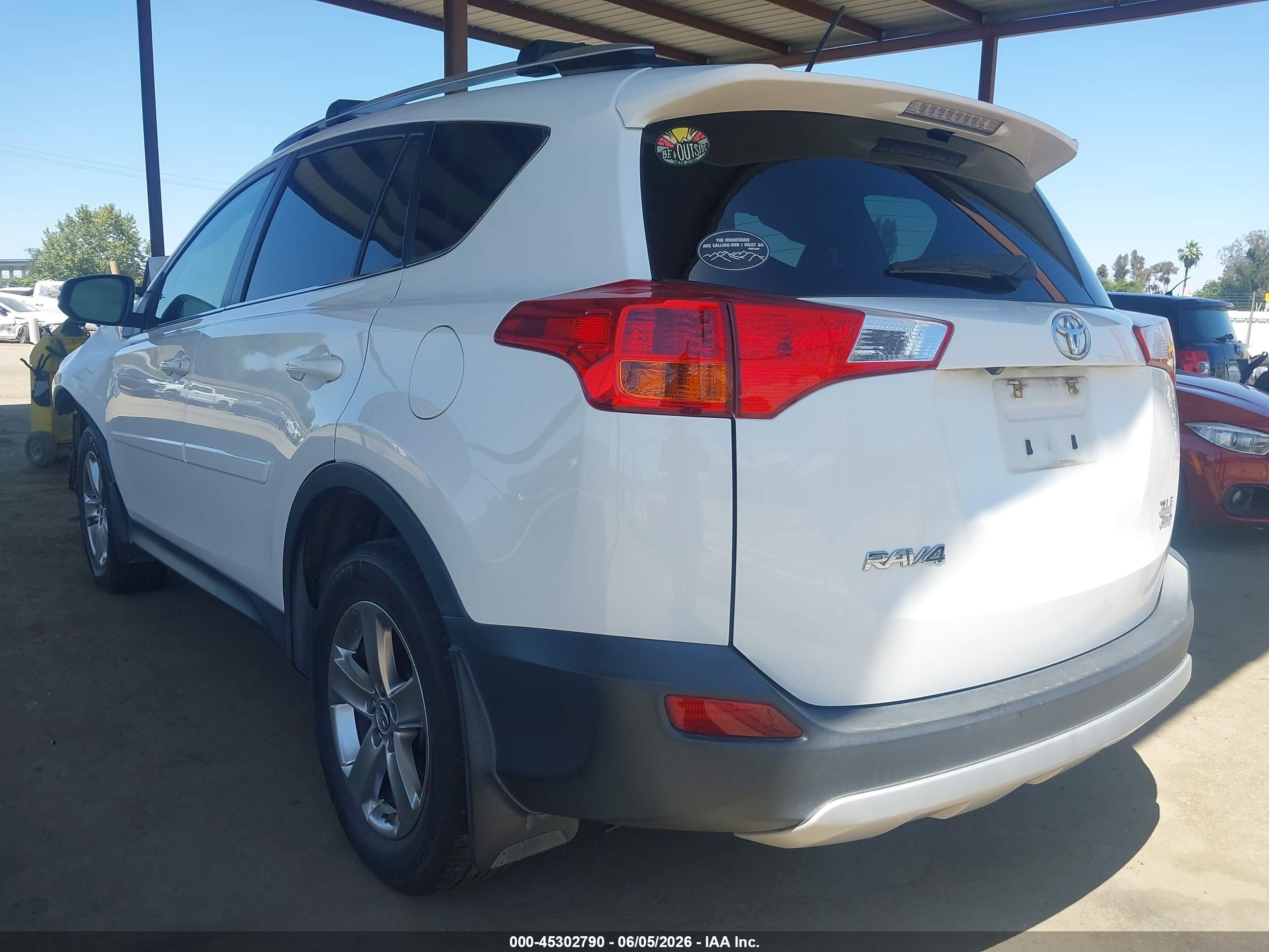 2015 Toyota Rav4 Xle White vin: JTMRFREVXFD131548