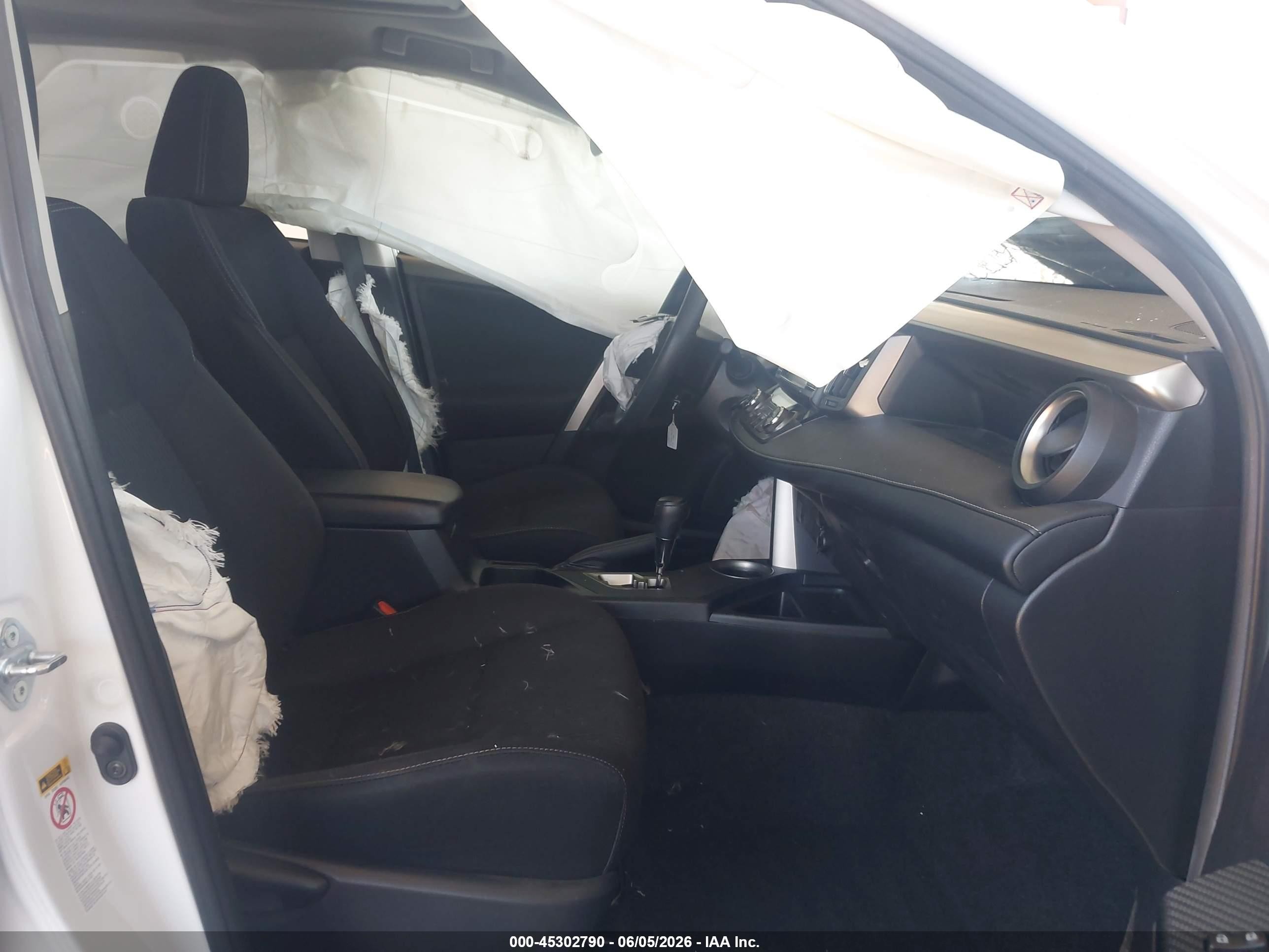 2015 Toyota Rav4 Xle White vin: JTMRFREVXFD131548
