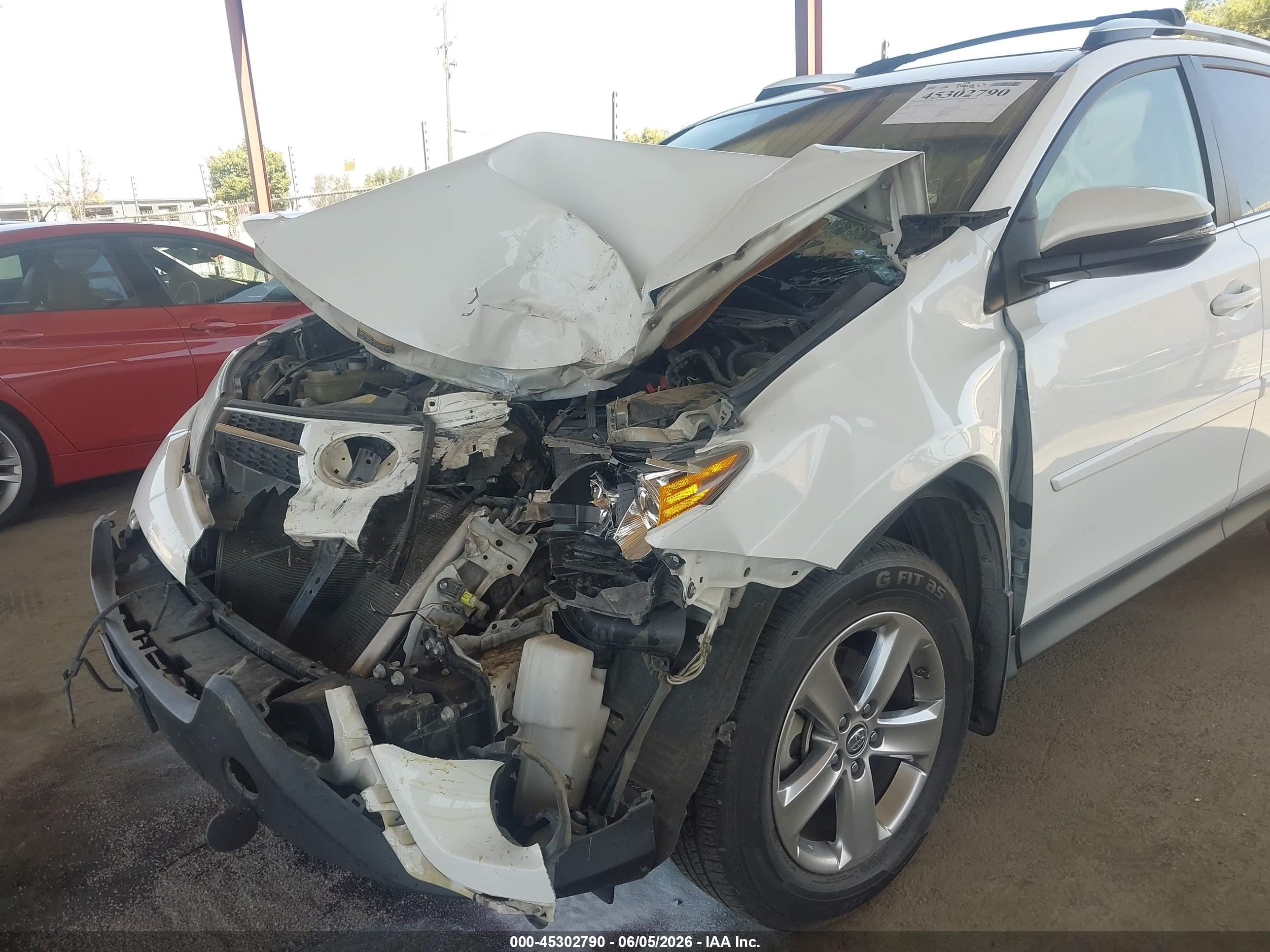 2015 Toyota Rav4 Xle White vin: JTMRFREVXFD131548