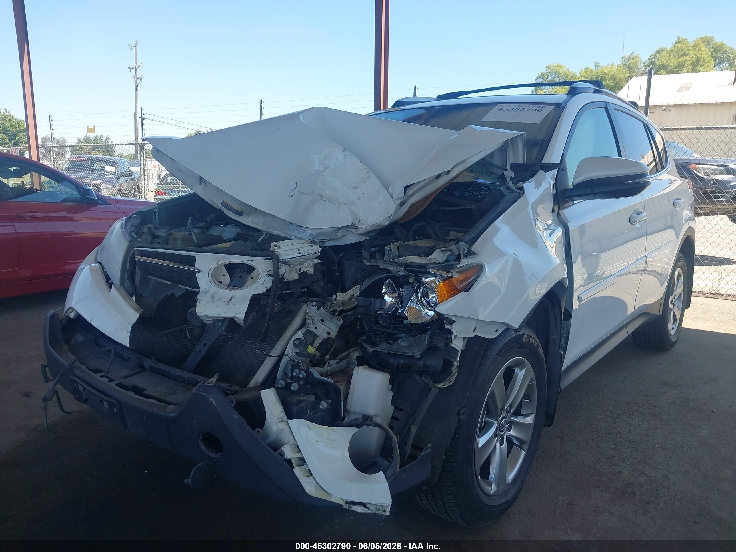 2015 Toyota Rav4 Xle White vin: JTMRFREVXFD131548