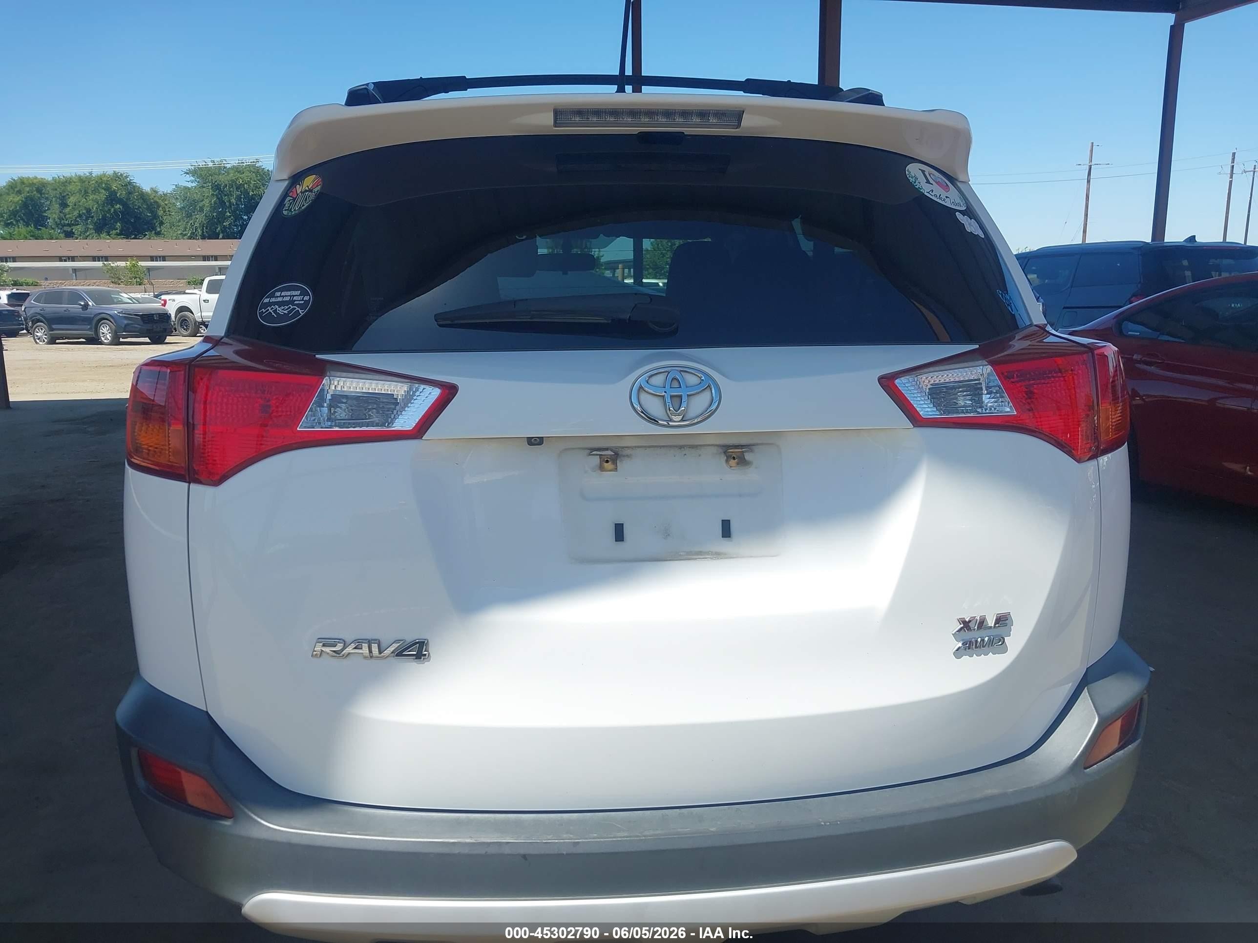 2015 Toyota Rav4 Xle White vin: JTMRFREVXFD131548