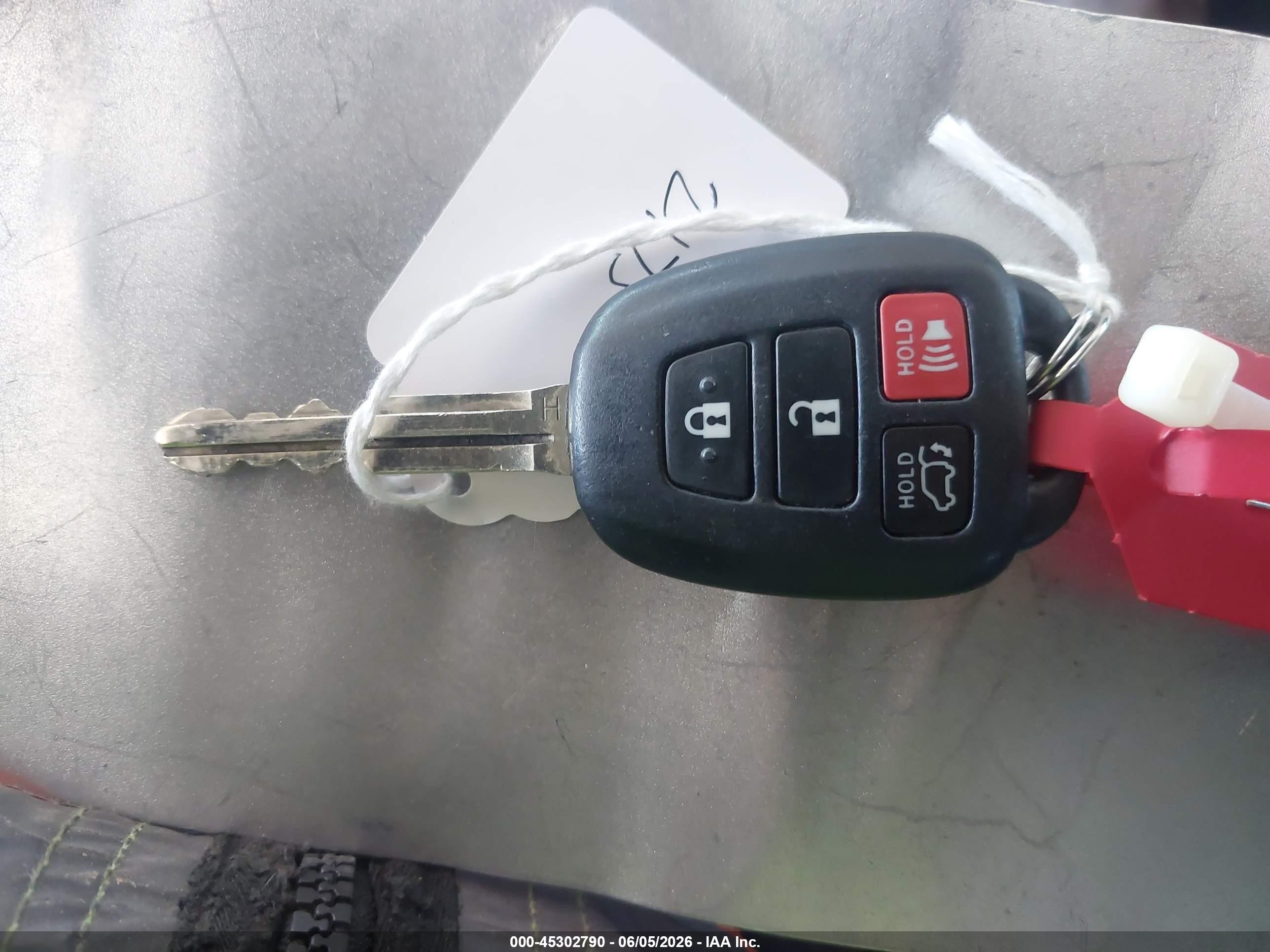 2015 Toyota Rav4 Xle White vin: JTMRFREVXFD131548