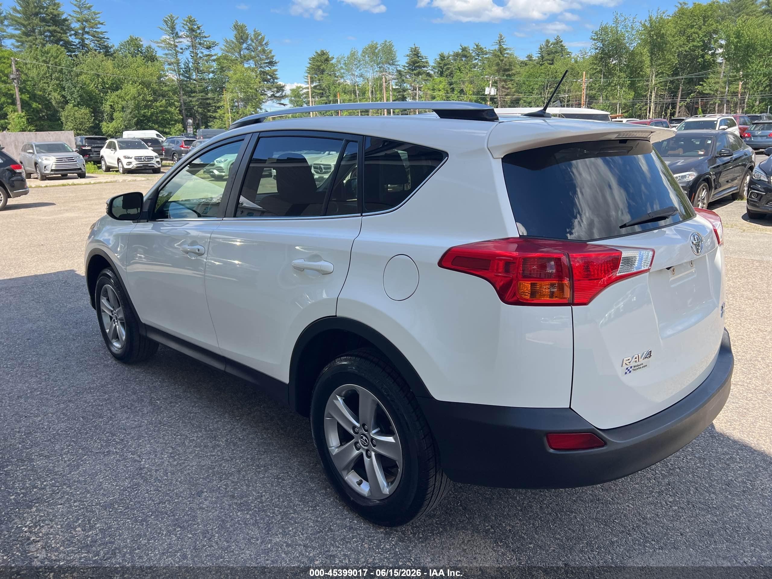 2015 Toyota Rav4 Xle White vin: JTMRFREVXFD138077