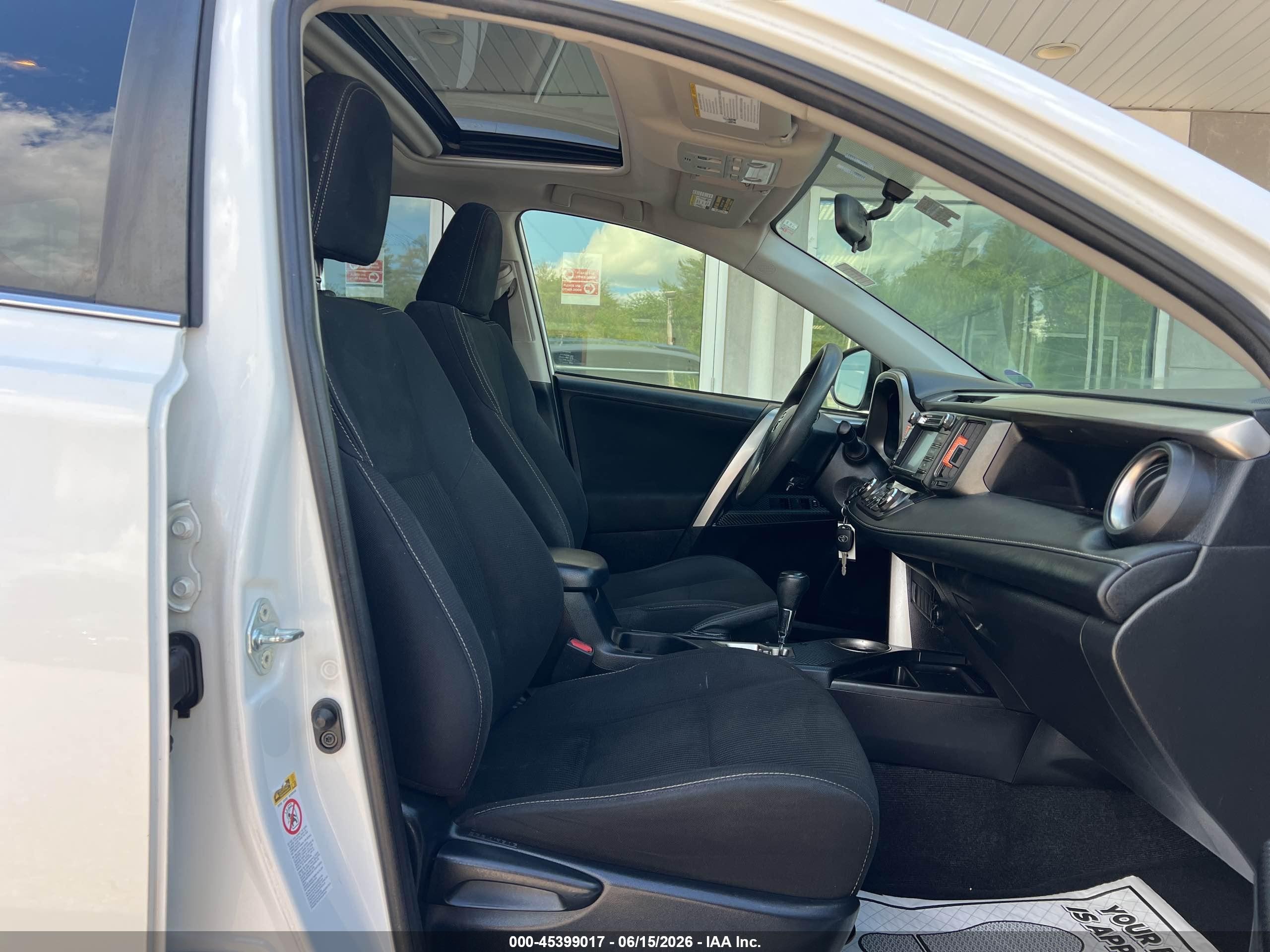 2015 Toyota Rav4 Xle White vin: JTMRFREVXFD138077