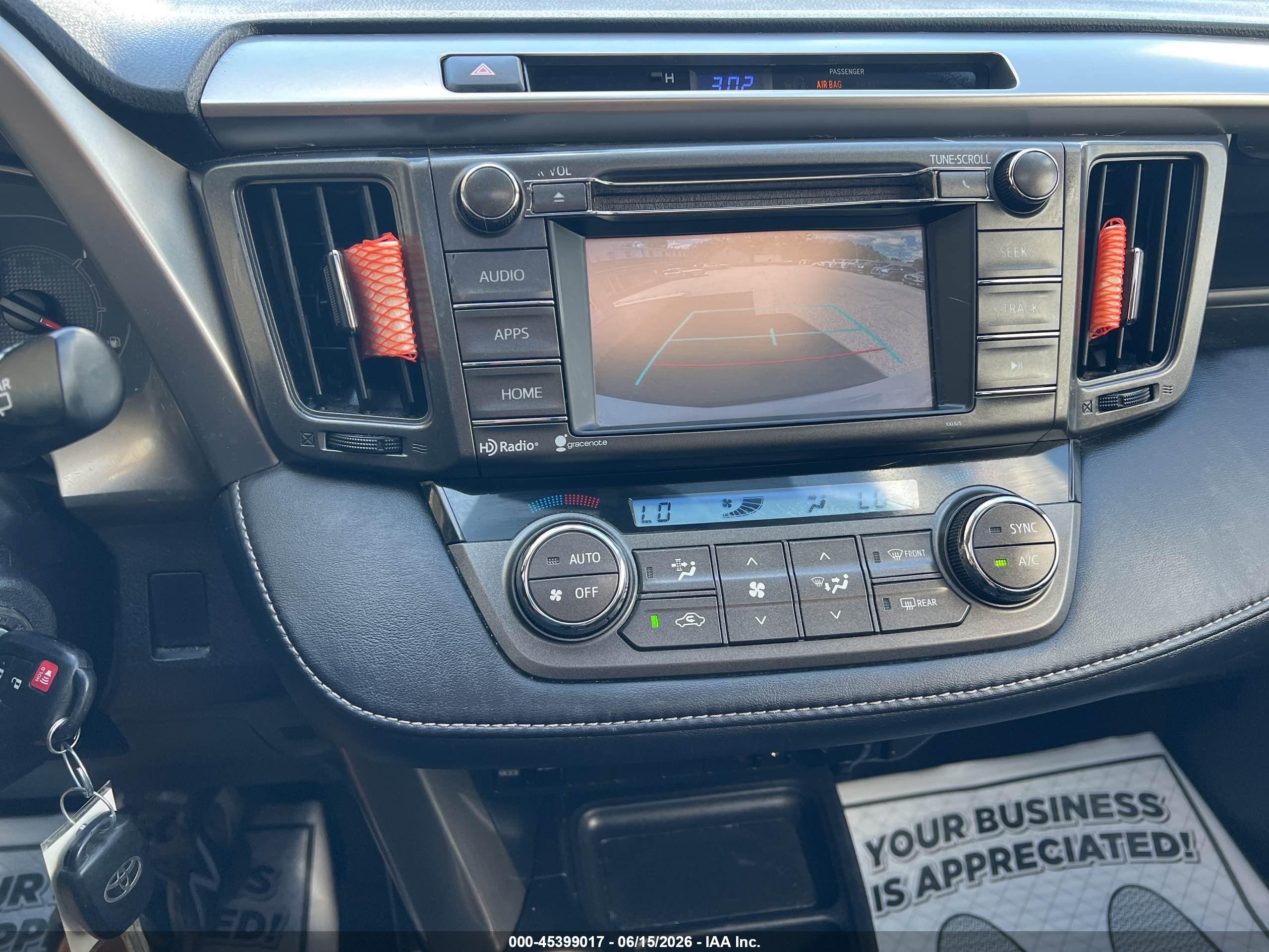 2015 Toyota Rav4 Xle White vin: JTMRFREVXFD138077