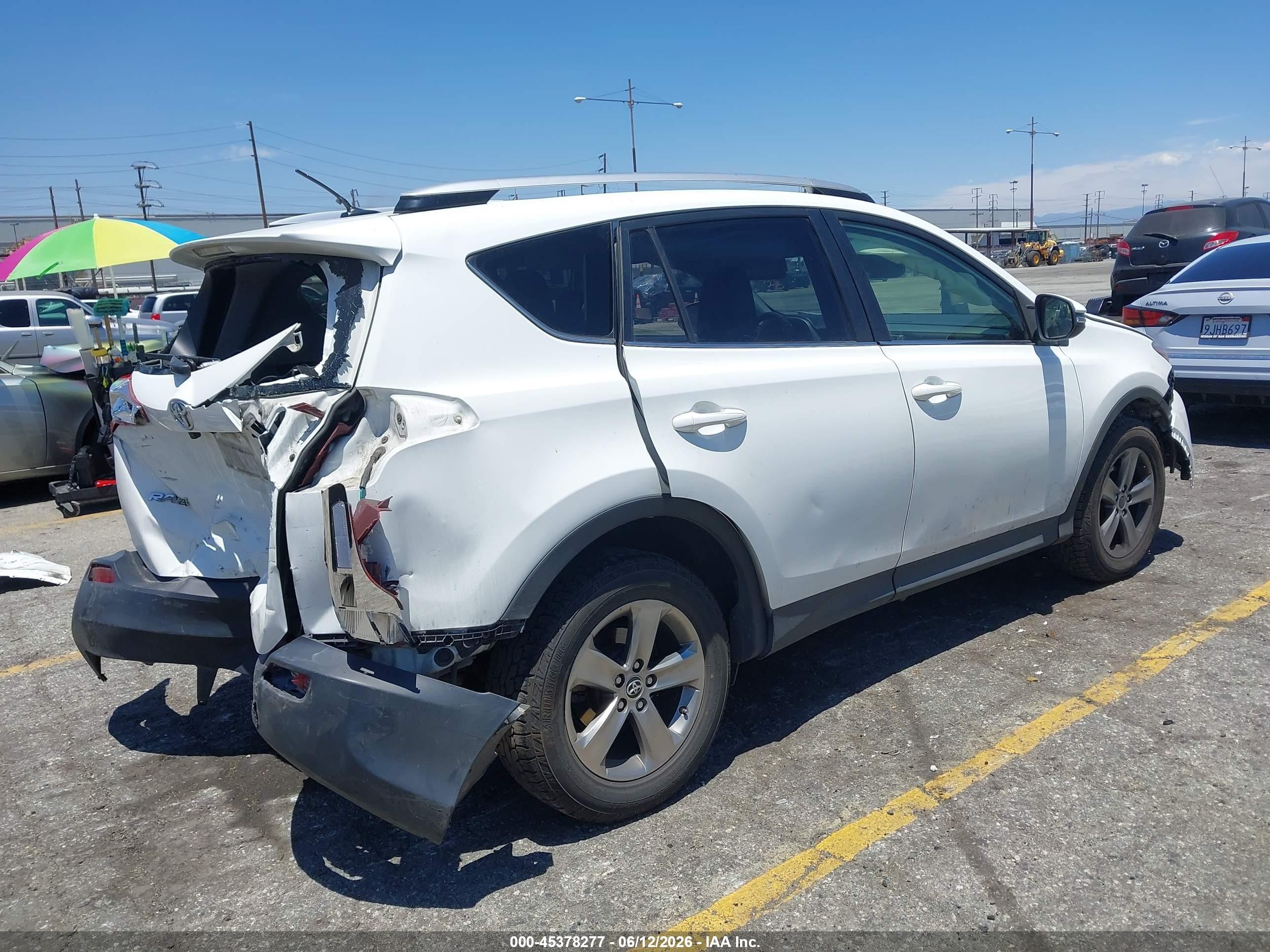 2015 Toyota Rav4 Xle White vin: JTMRFREVXFD155297