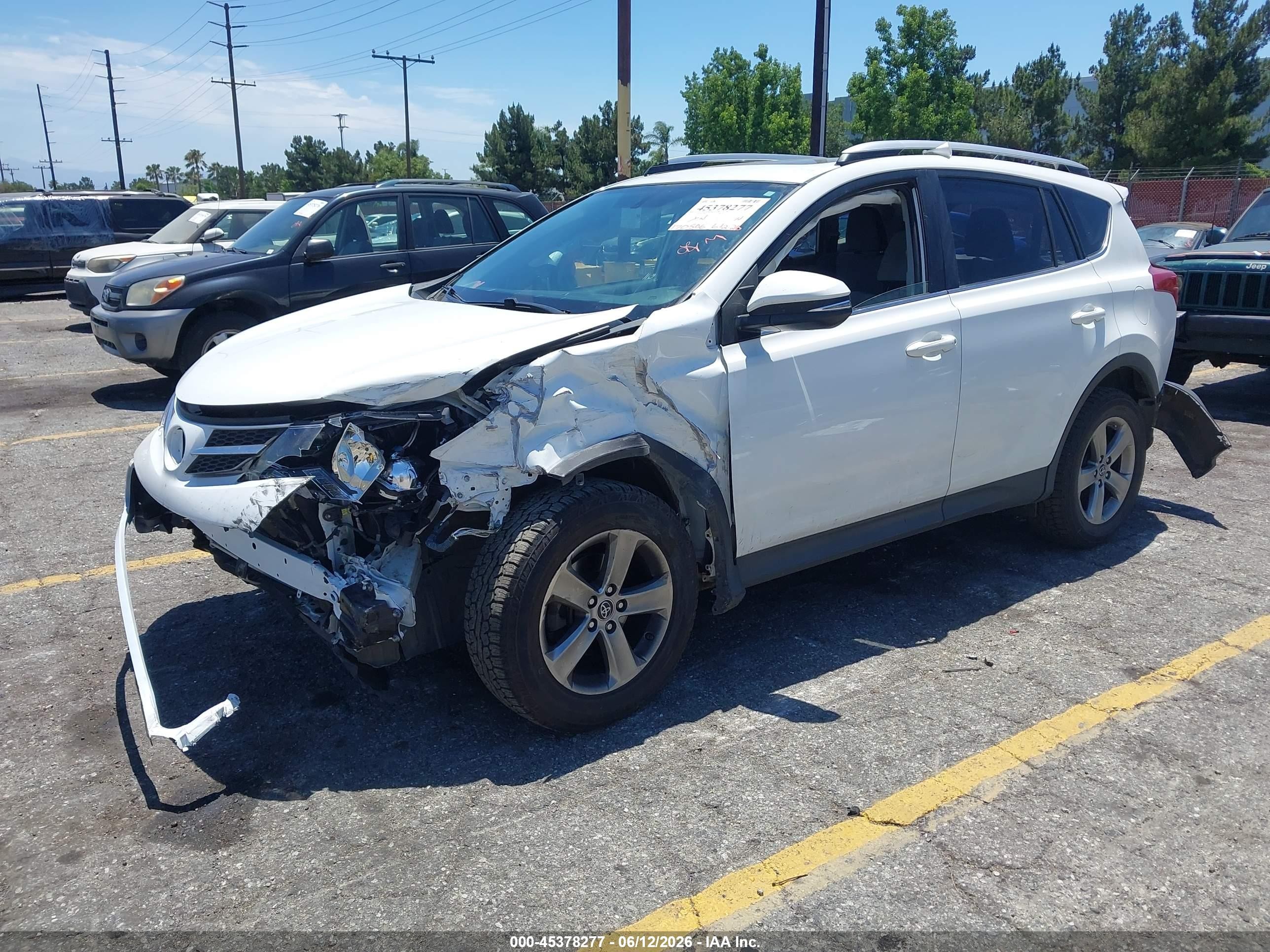 2015 Toyota Rav4 Xle White vin: JTMRFREVXFD155297