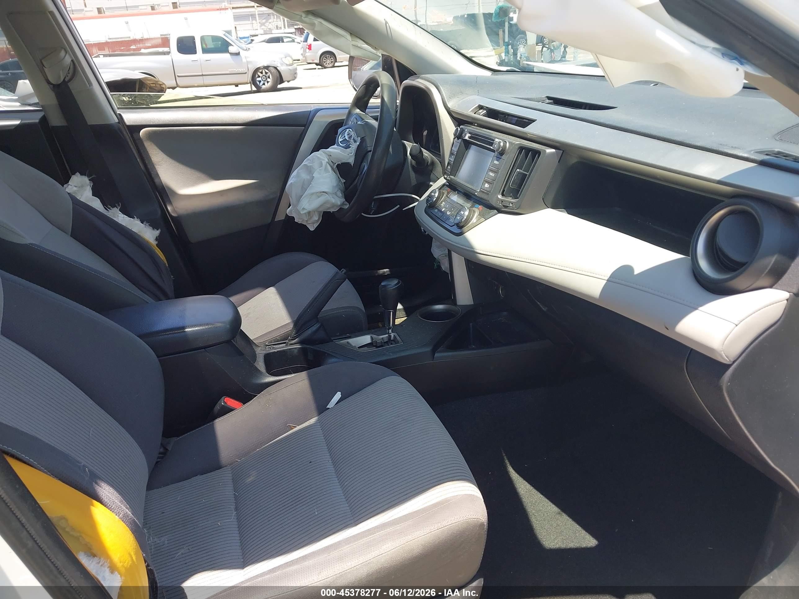 2015 Toyota Rav4 Xle White vin: JTMRFREVXFD155297