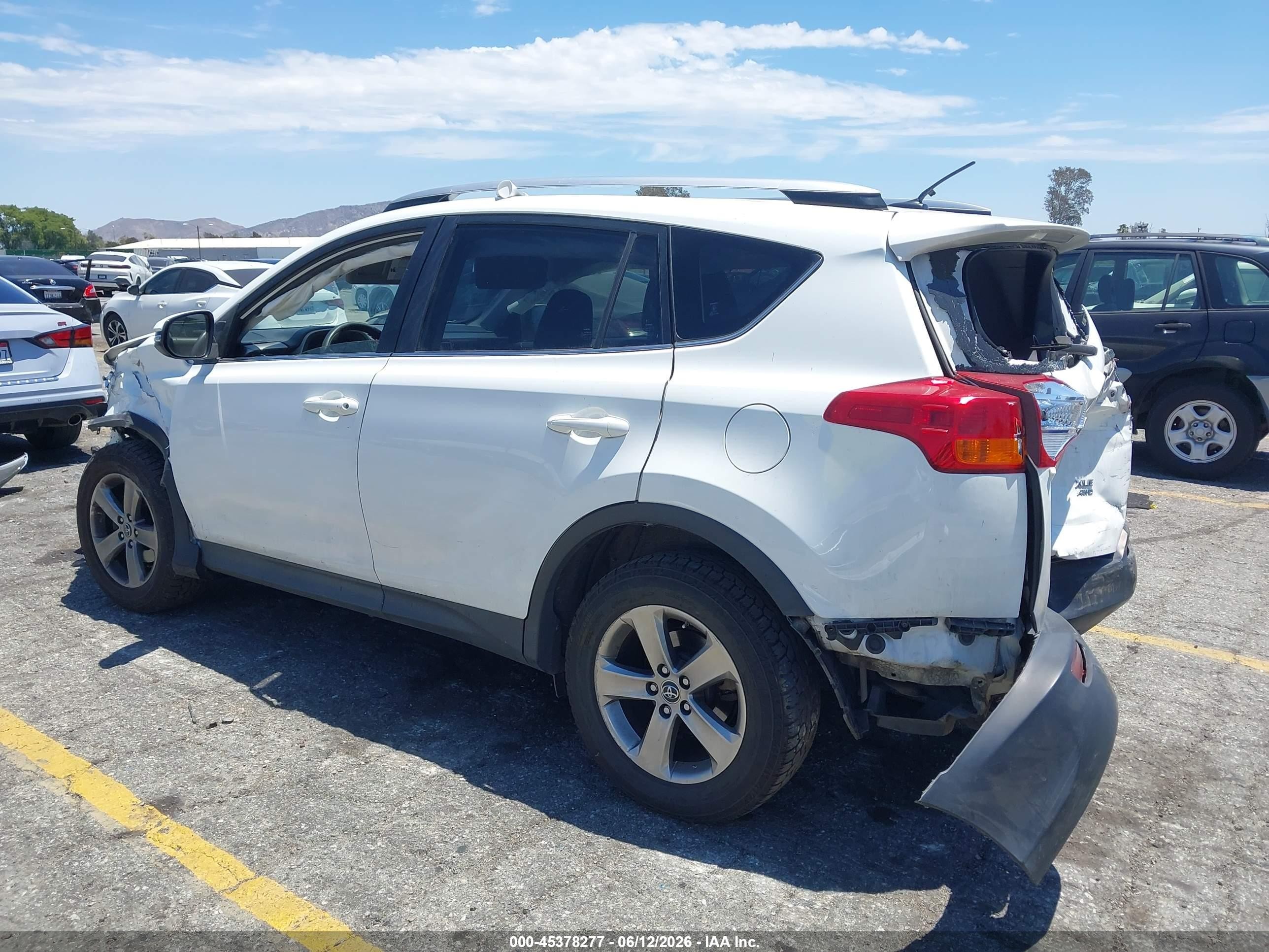 2015 Toyota Rav4 Xle White vin: JTMRFREVXFD155297